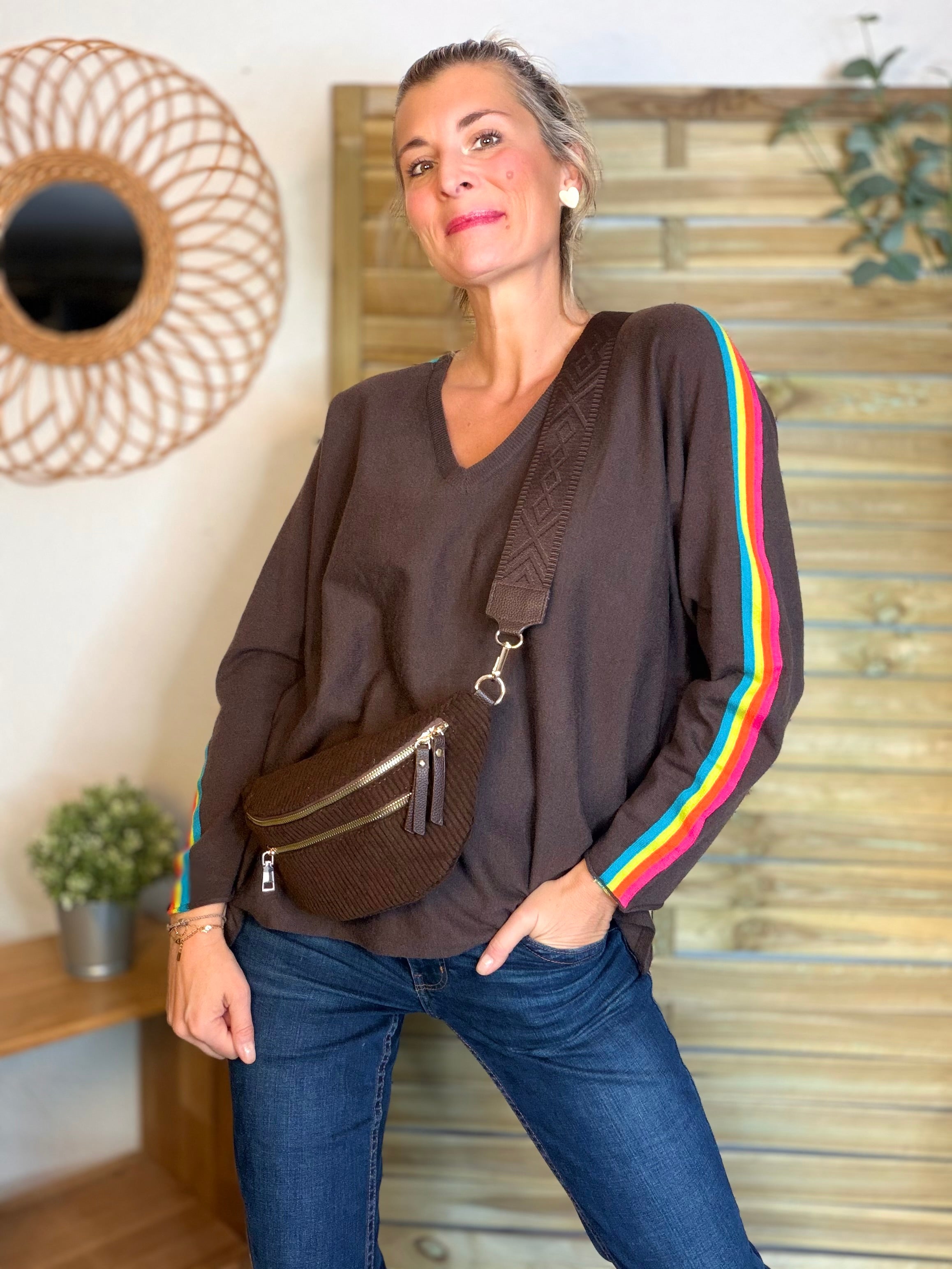 Pull fin avec bandes colorées, col V - RAINBOW OVERSIZE 🌈 Chocolat