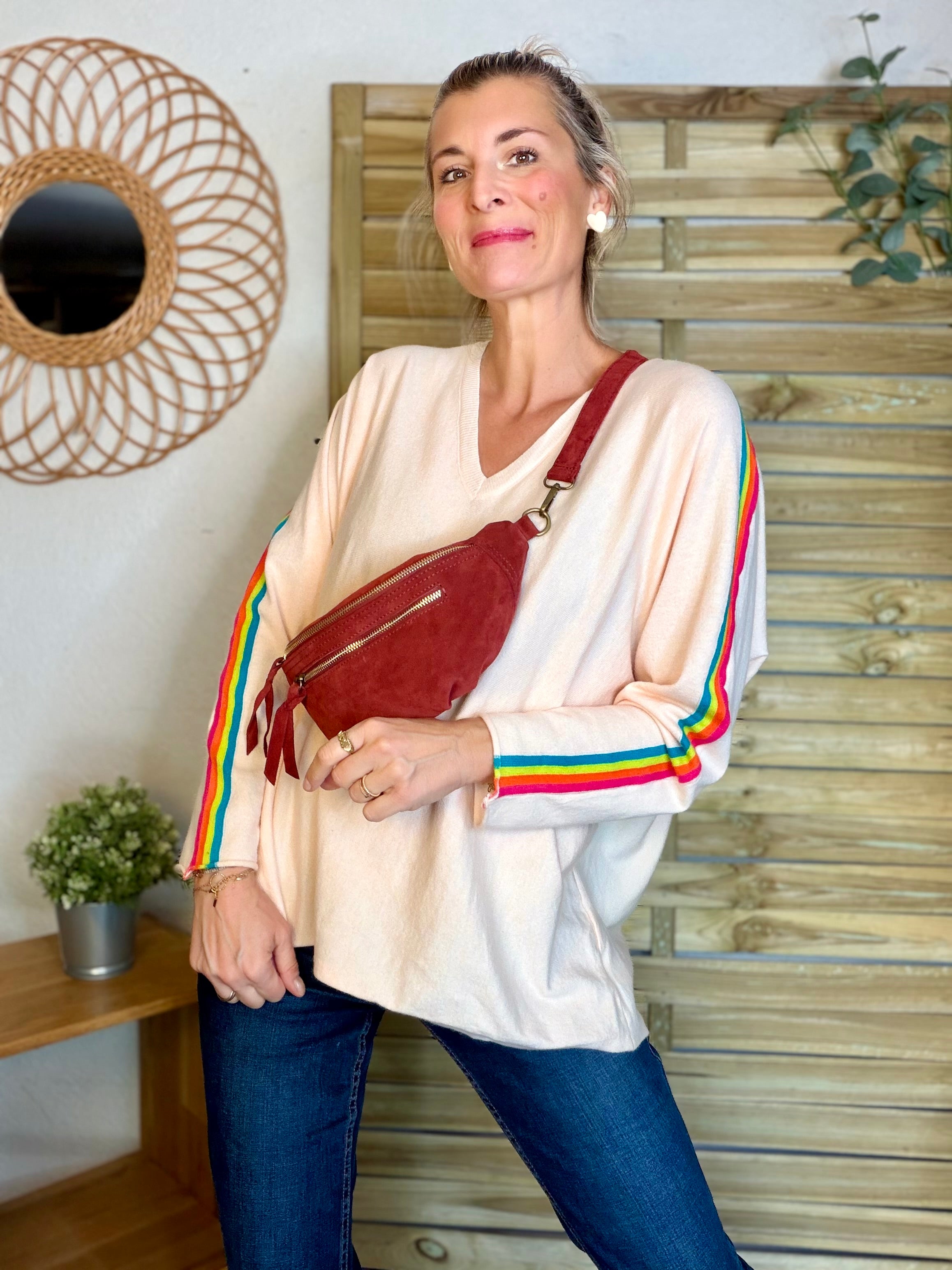Pull fin avec bandes colorées, col V - RAINBOW OVERSIZE 🌈 Rose orangé