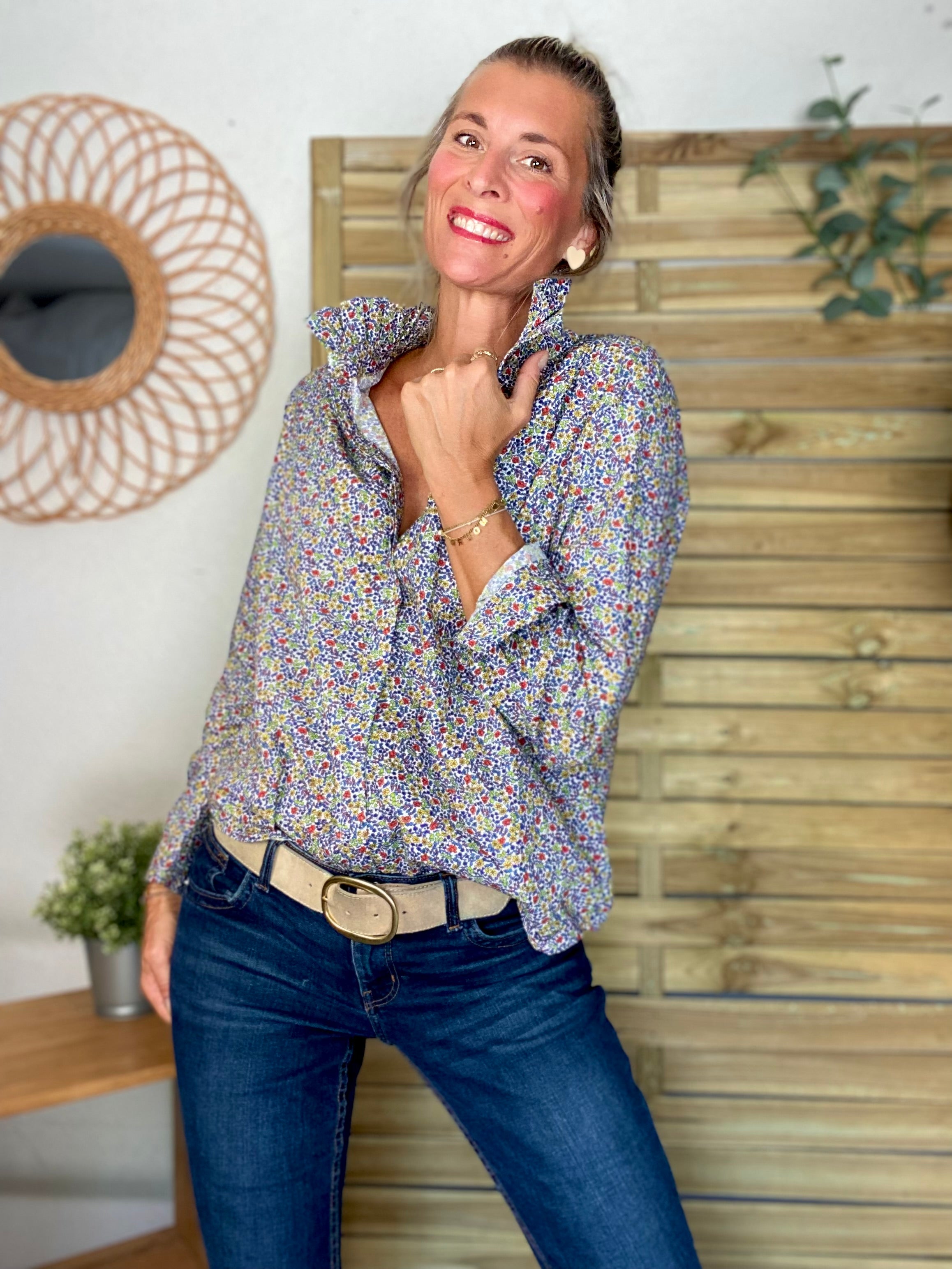 Chemise imprimée Liberty bleu, col victorien volanté CHARLOTTE