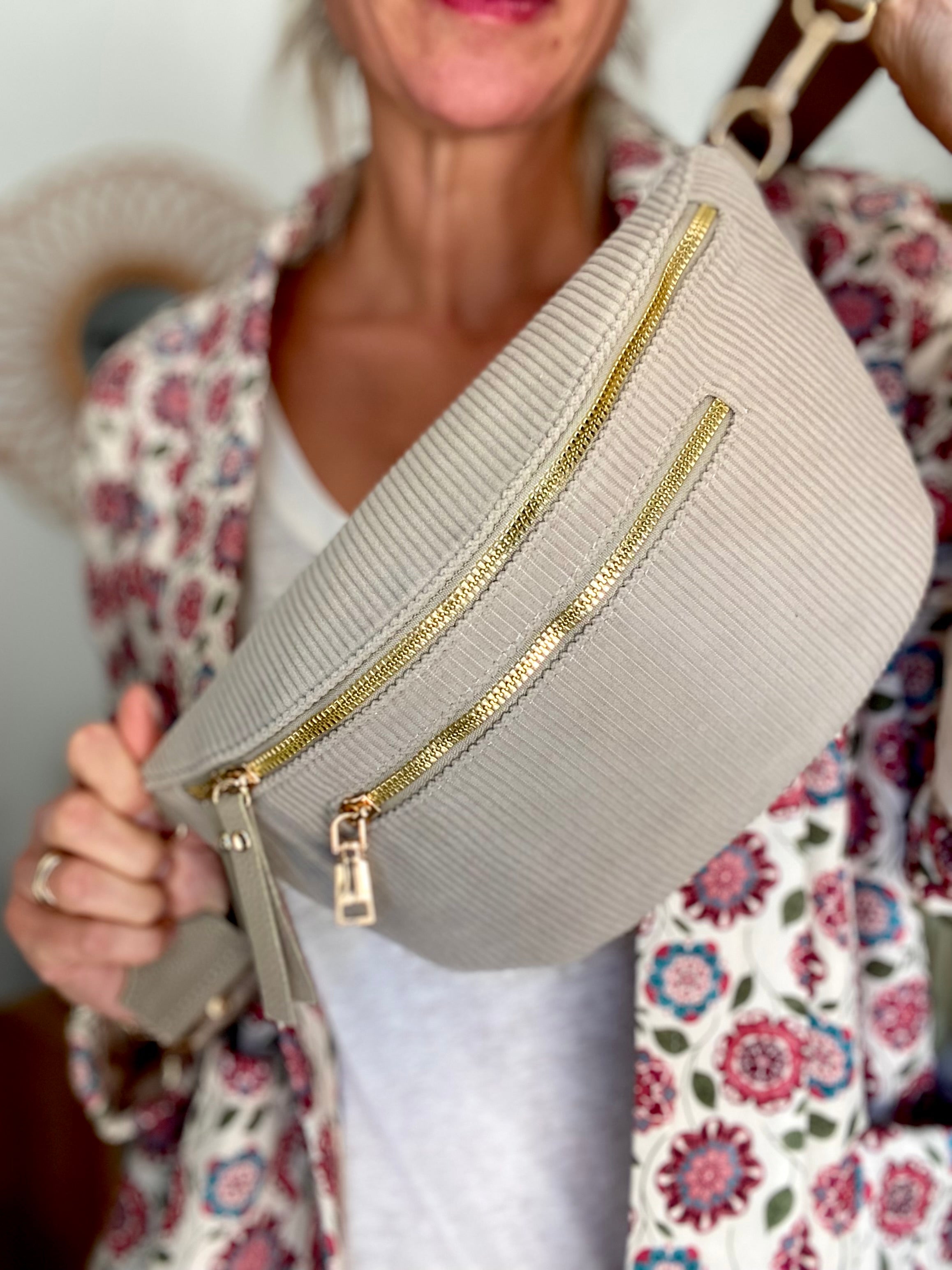 Sac banane L en velours côtelé 2 zips et sangle fantaisie - ASHLY - Beige taupe