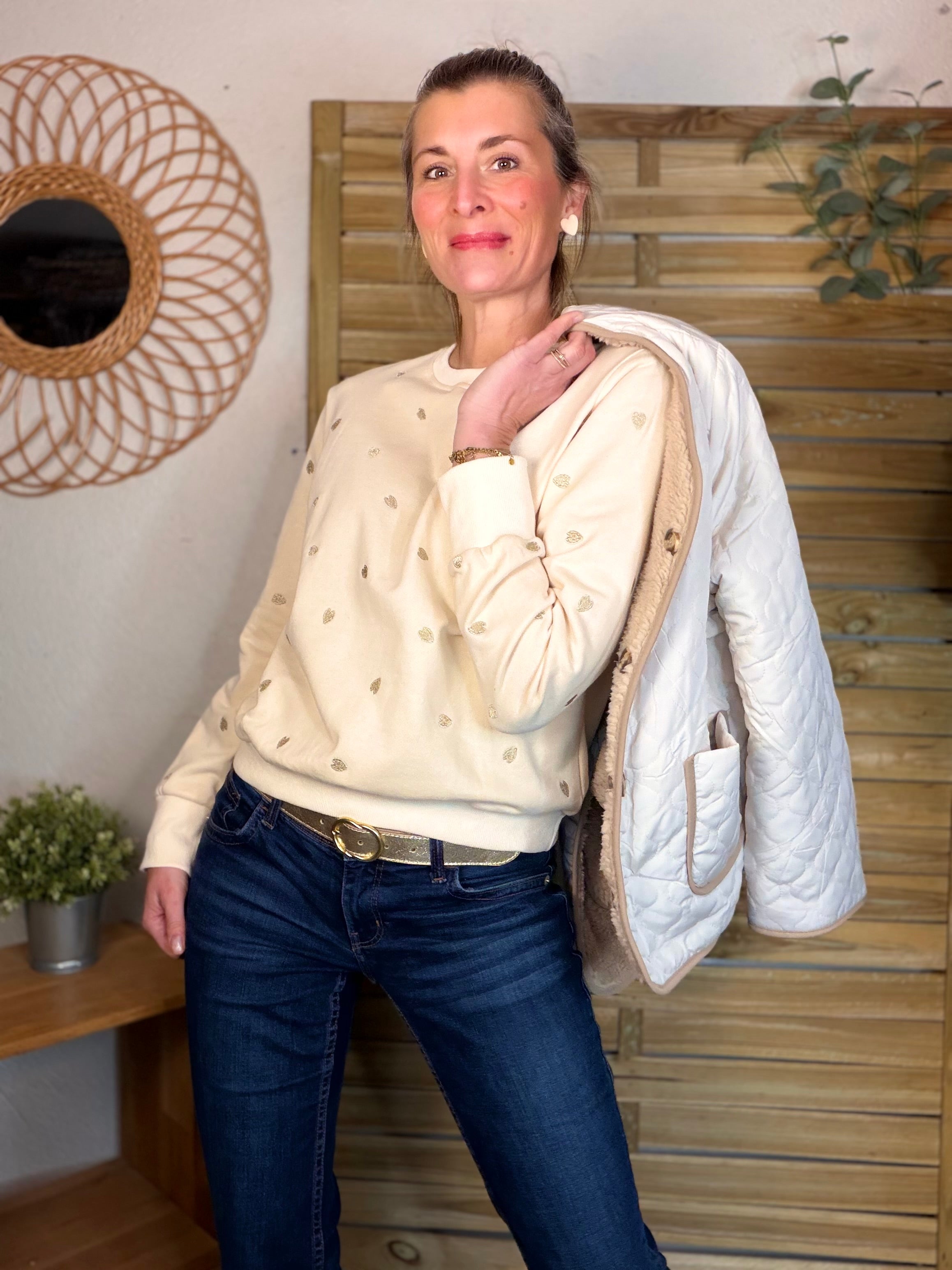 Sweat Beige cœurs dorés brodés 💛 LOUNA
