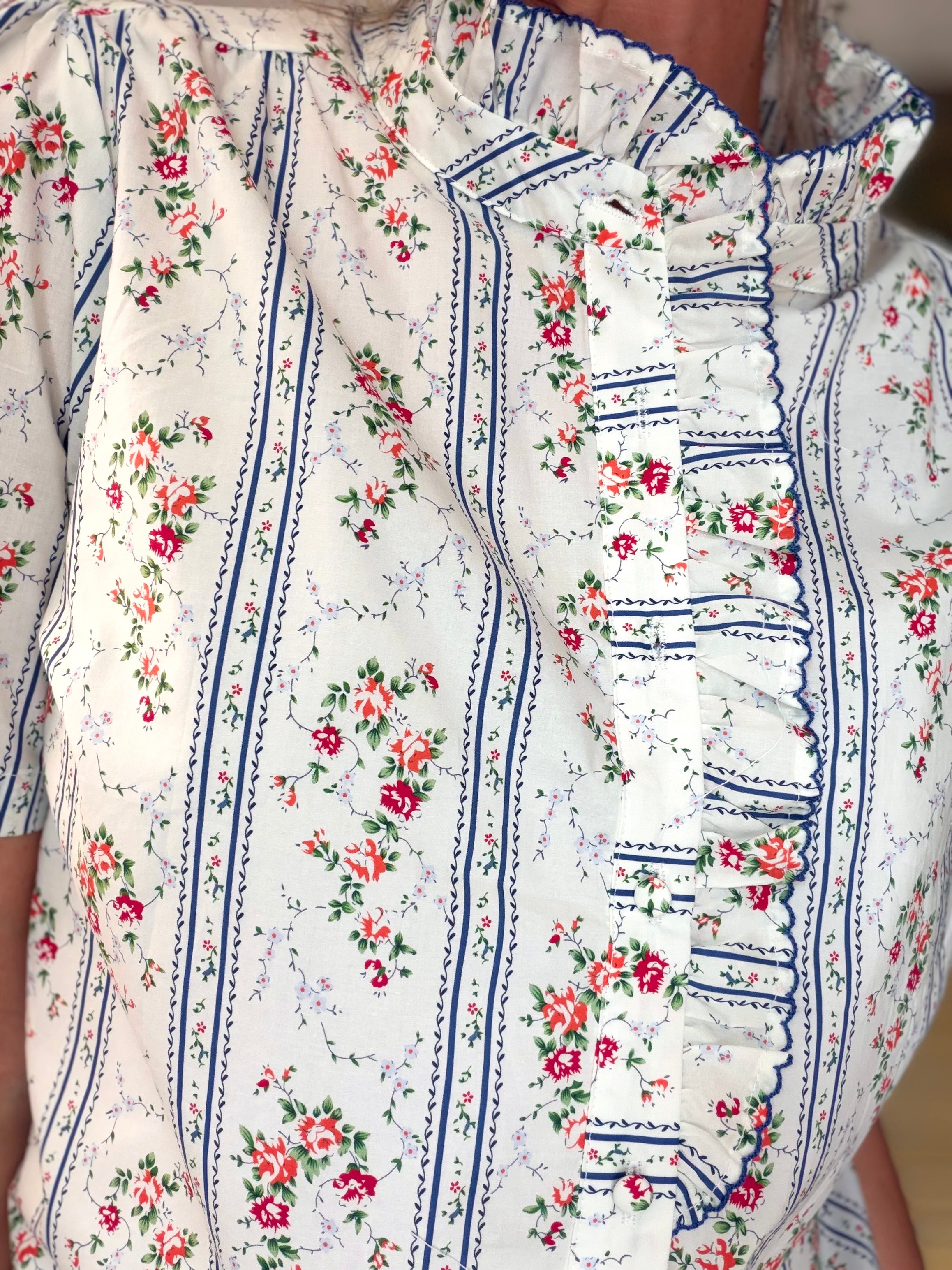 Blouse fleurie rayures bleues manches courtes GWEN