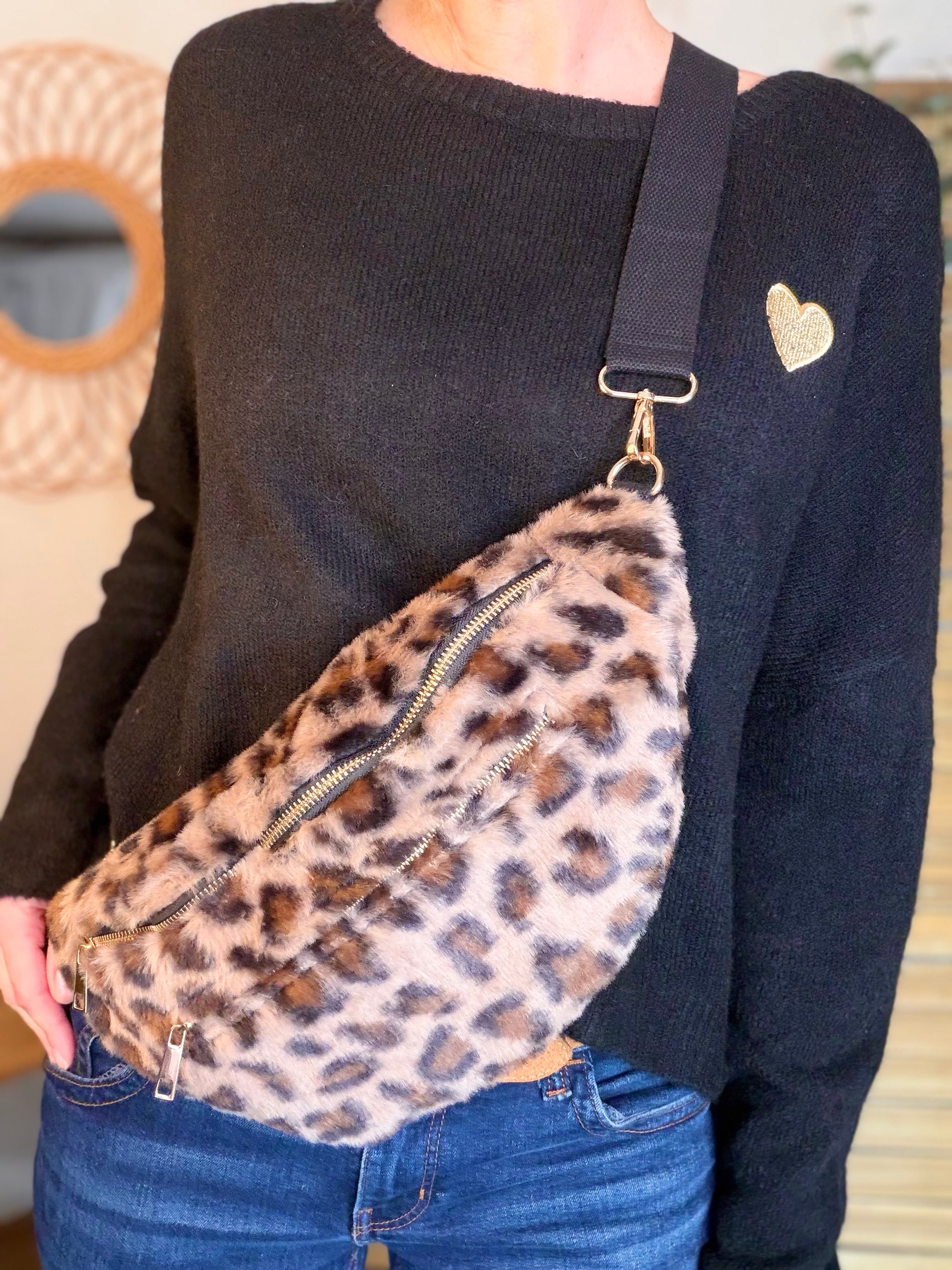 Sac banane L avec poche zippée avant, fourrure Léo Taupe - STACEY 🐆