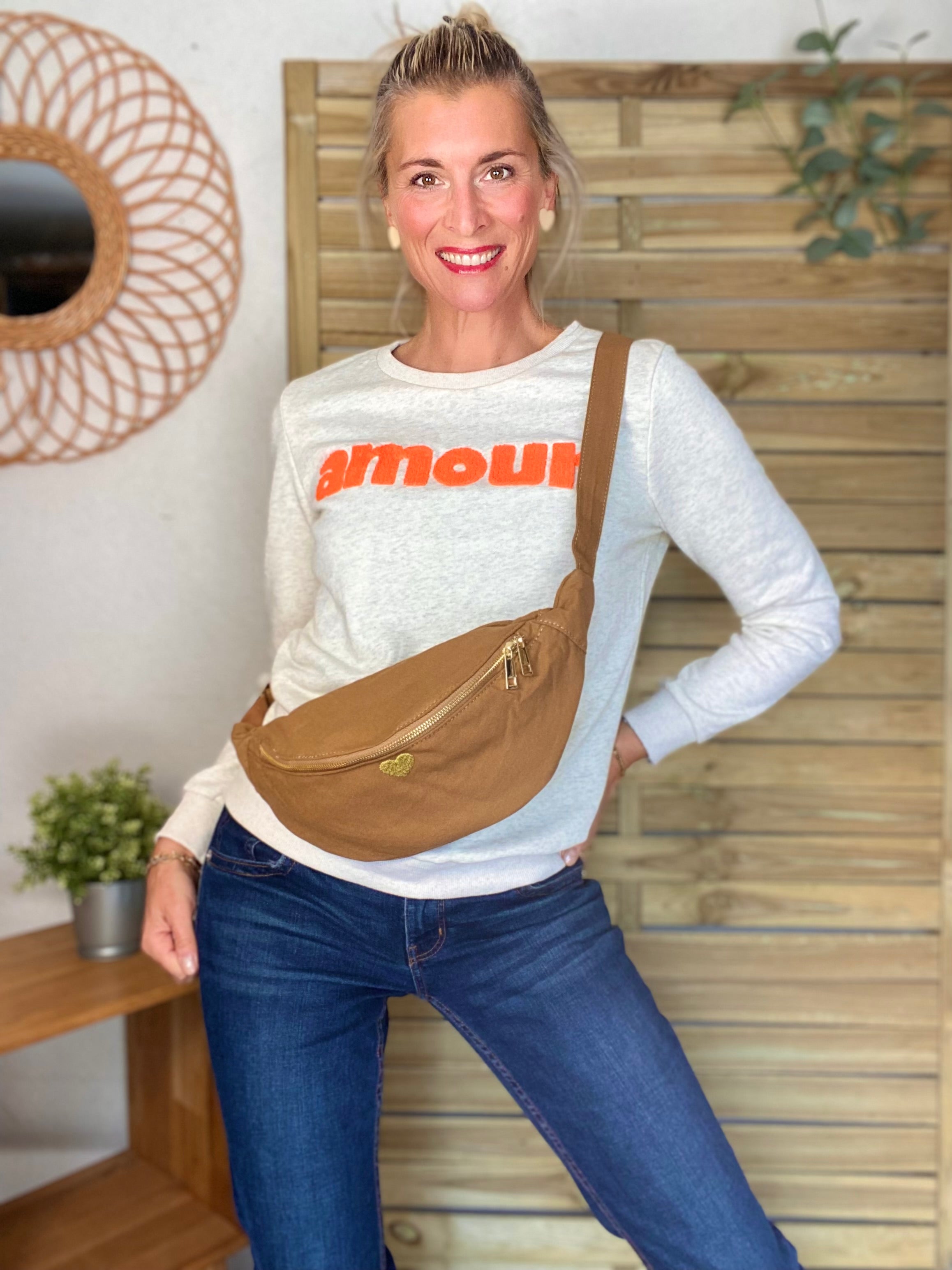 Sac banane en coton Coeur brodé 💛 CASSIDY - Camel