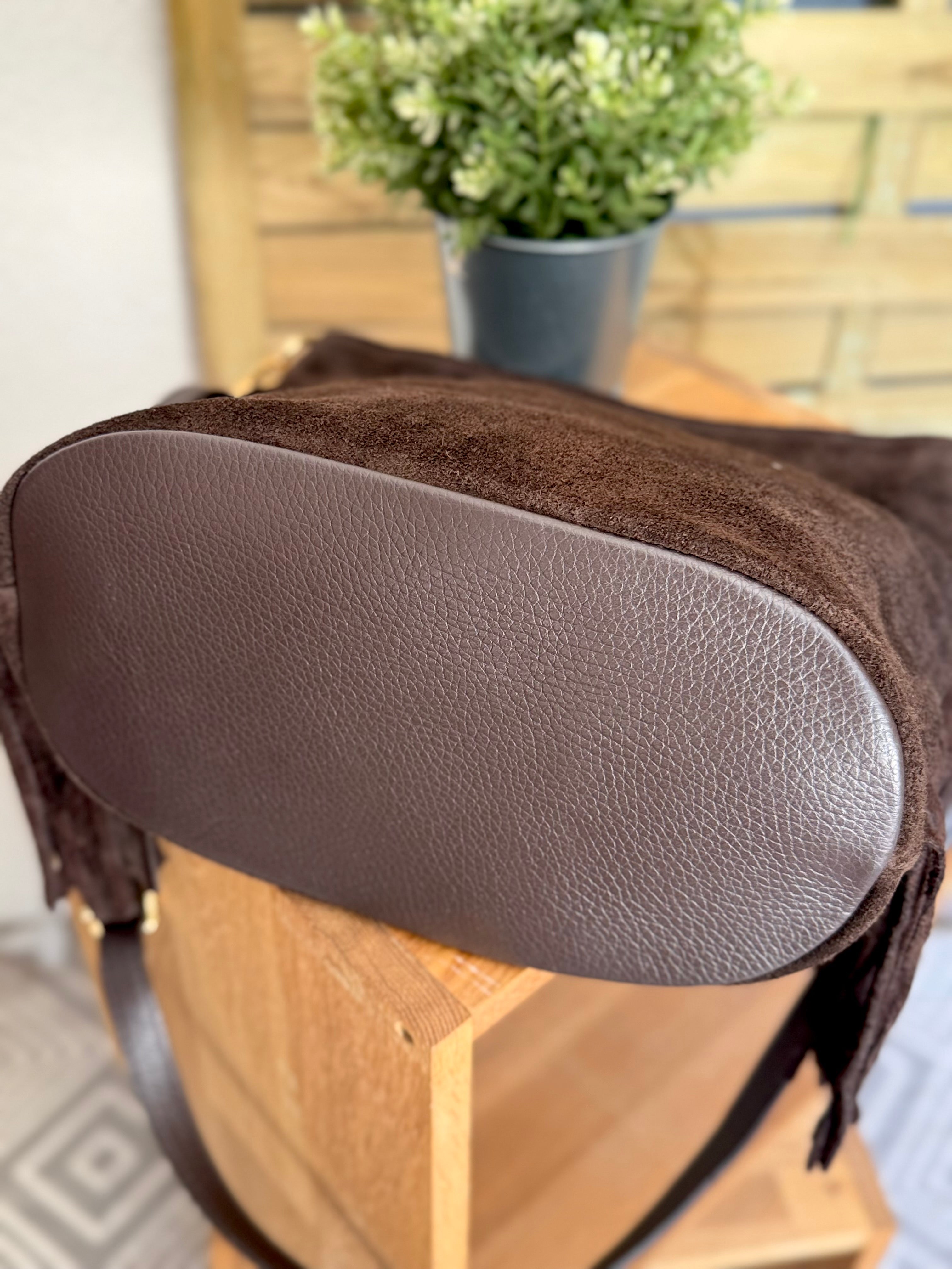 Sac seau en cuir daim avec franges KYLIE - Chocolat
