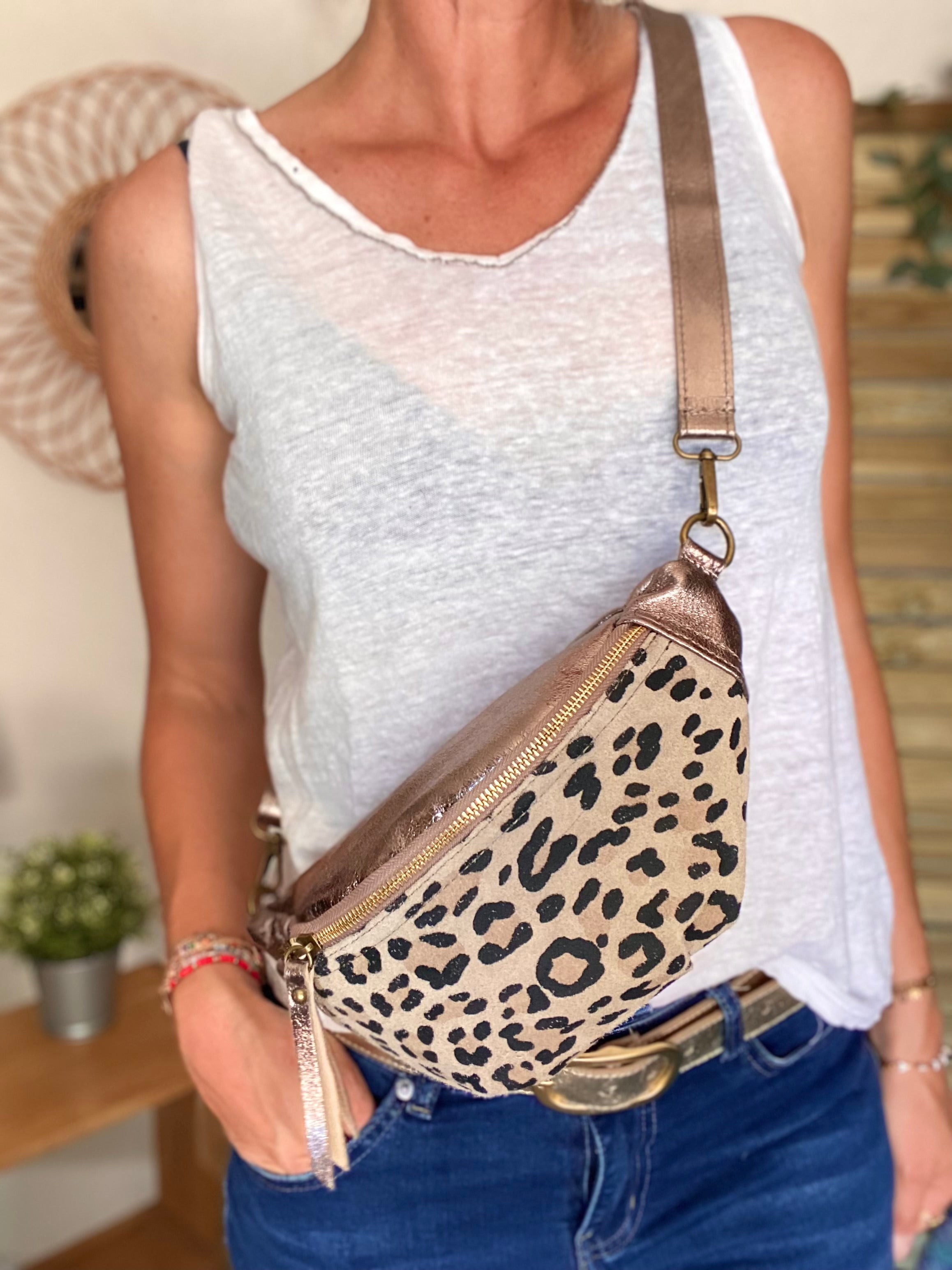 Sac banane en cuir irisé et velours léo - IRISS - Léo Bronze (sans poche avant)