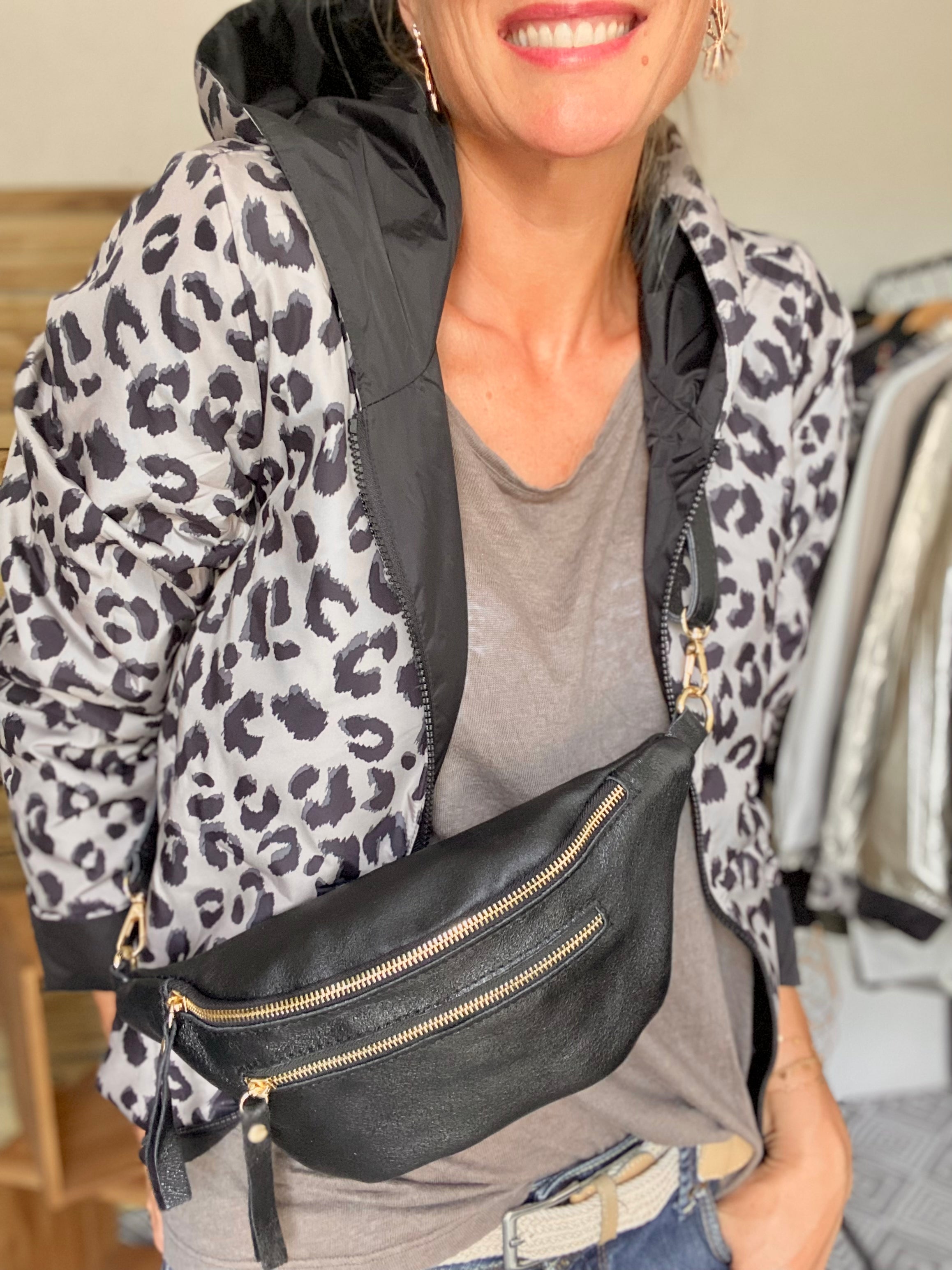 *** IMPERFECTION - Sac banane en cuir irisé ERYN - Noir