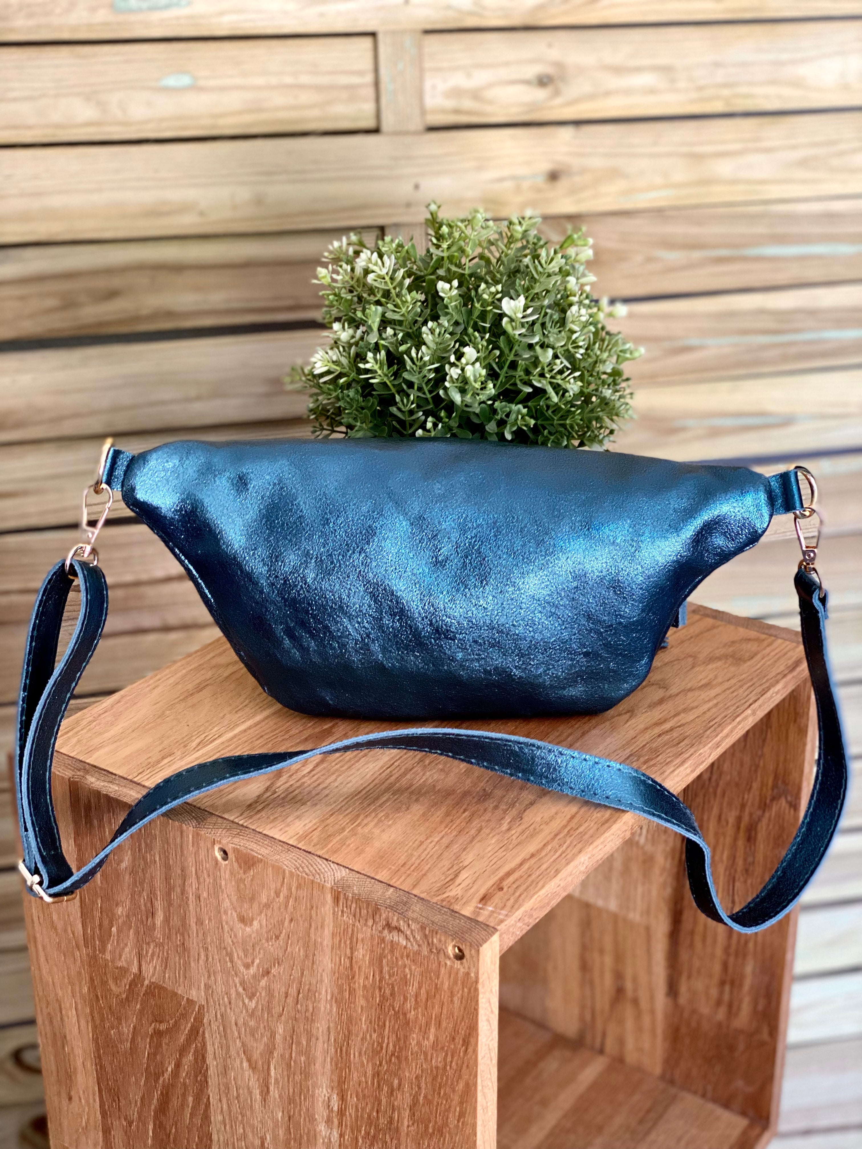 Sac banane en cuir irisé ERYN - Bleu pétrole (9 coloris)