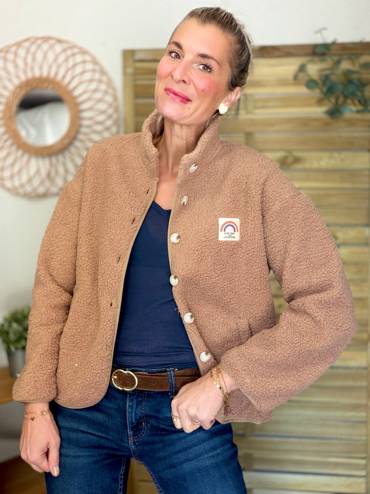 Veste Sherpa boutonnée écusson Arc-en-ciel ÉNORA Taupe rosé