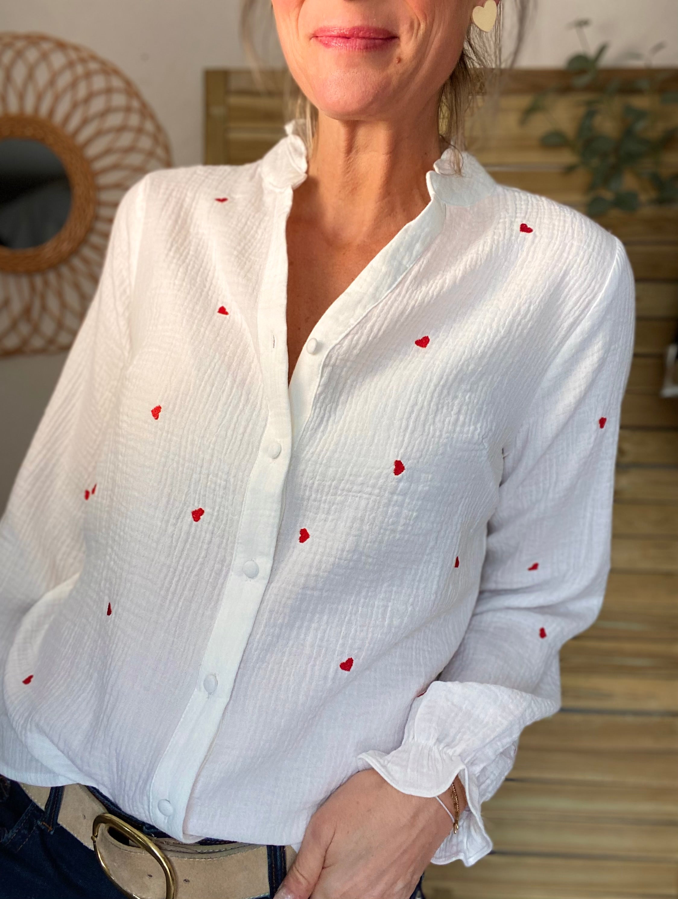 Blouse en gaze de coton avec cœurs brodés rouges ❤️ AYA