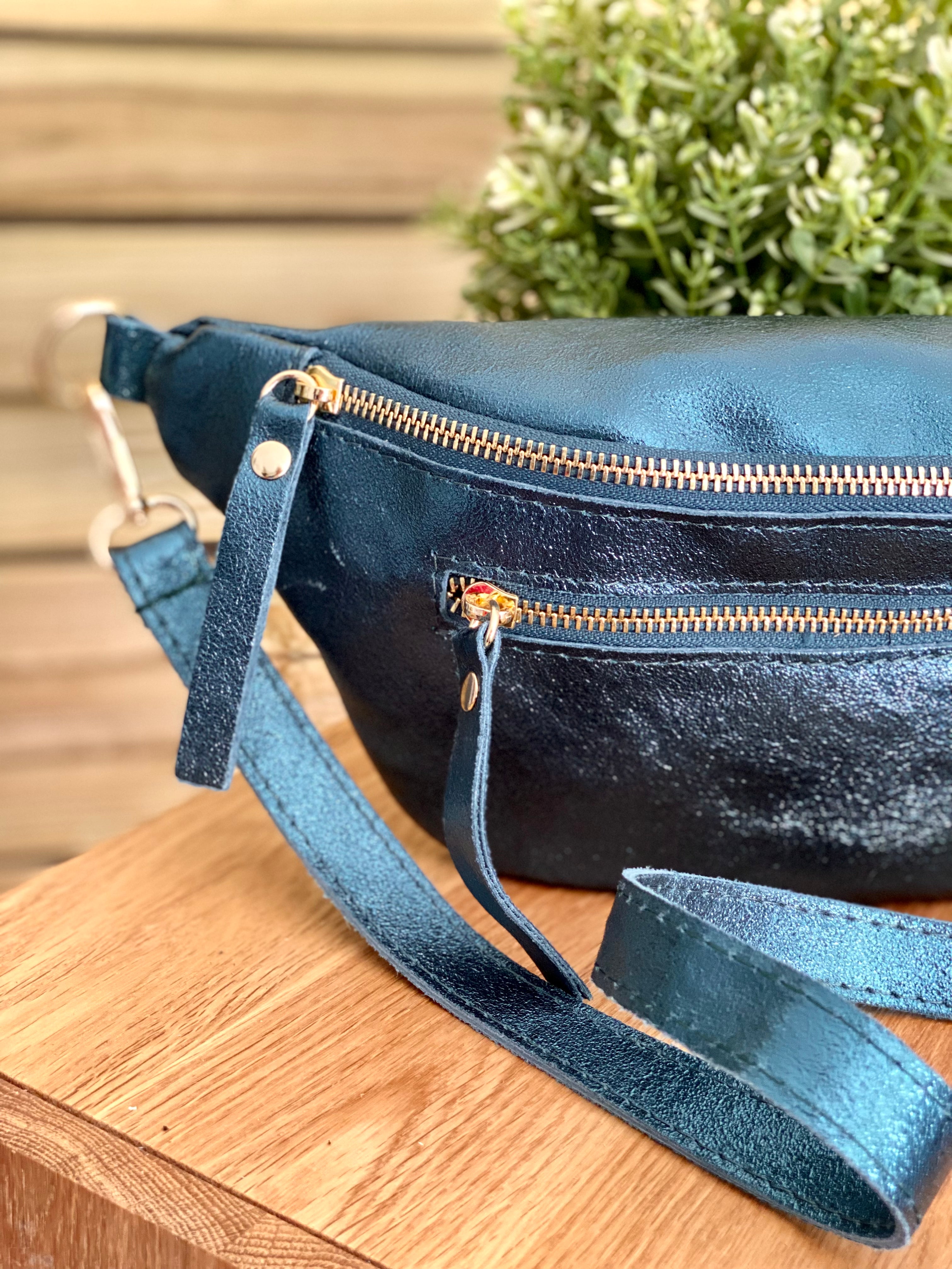 Sac banane en cuir irisé ERYN - Bleu pétrole (9 coloris)