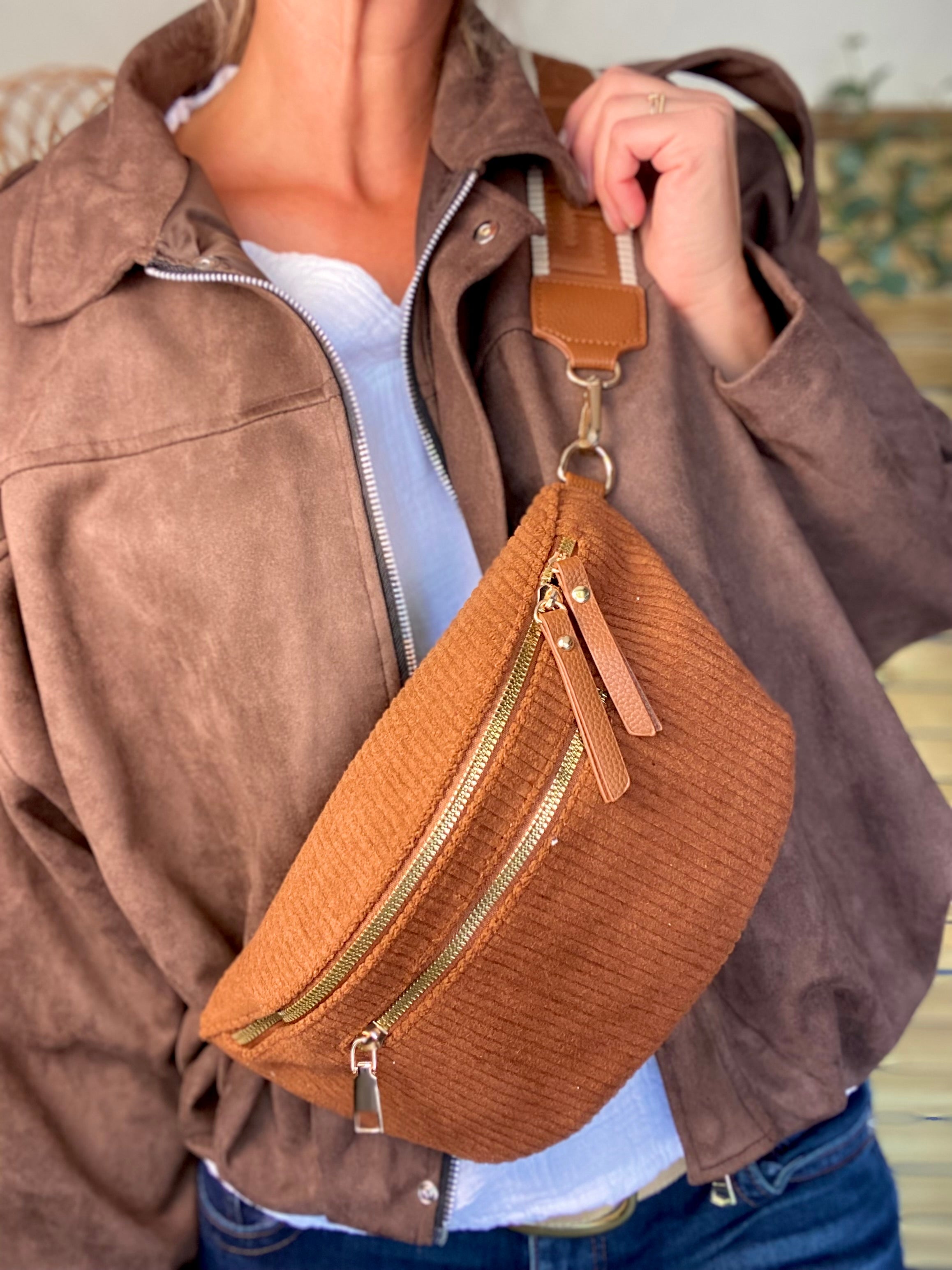 Sac banane L en velours côtelé 2 zips et sangle fantaisie - ASHLY - Camel foncé (côtelé large)