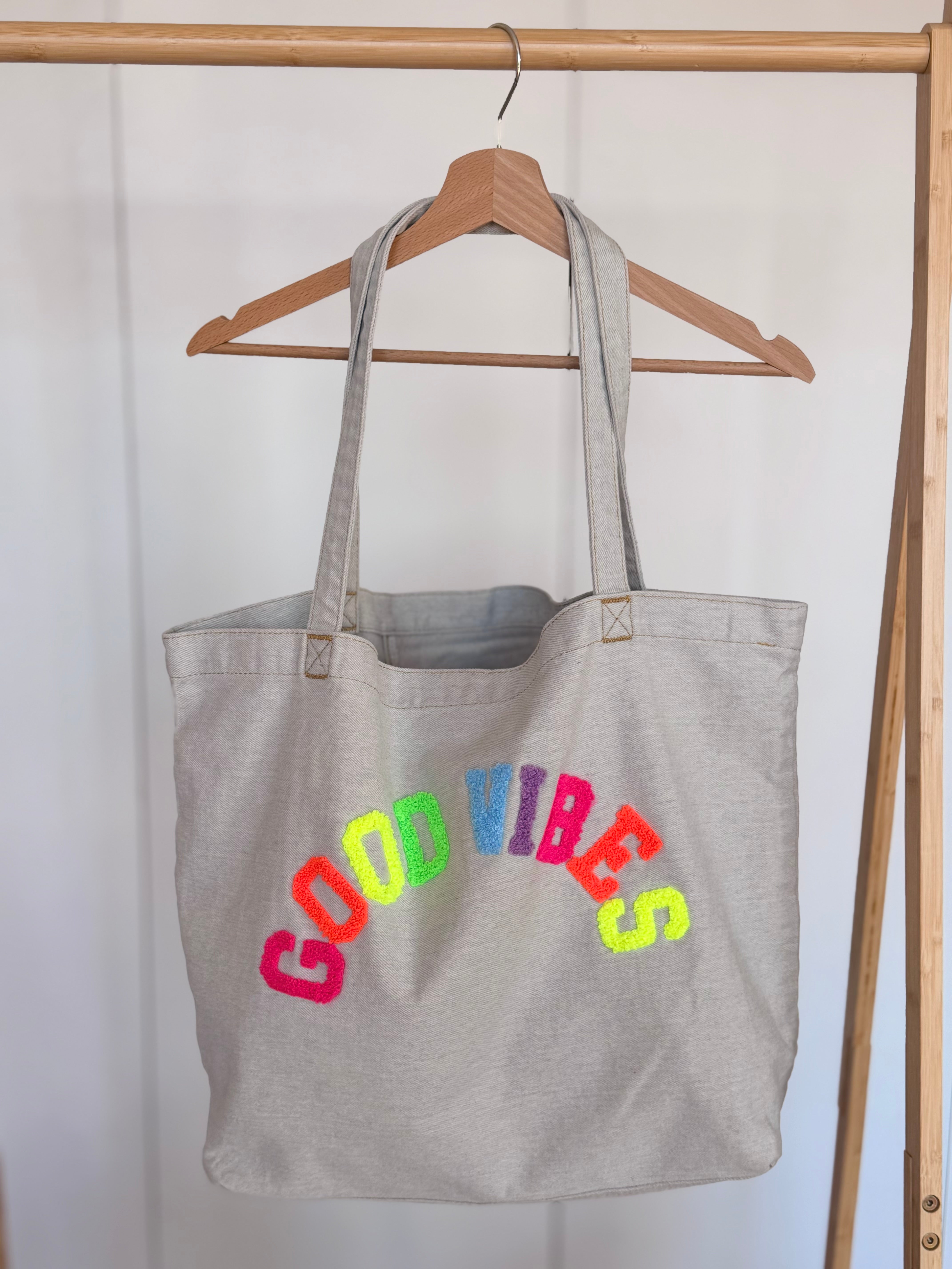 Grand cabas Tote bag GOOD VIBES Jean bleu delavé VANINA