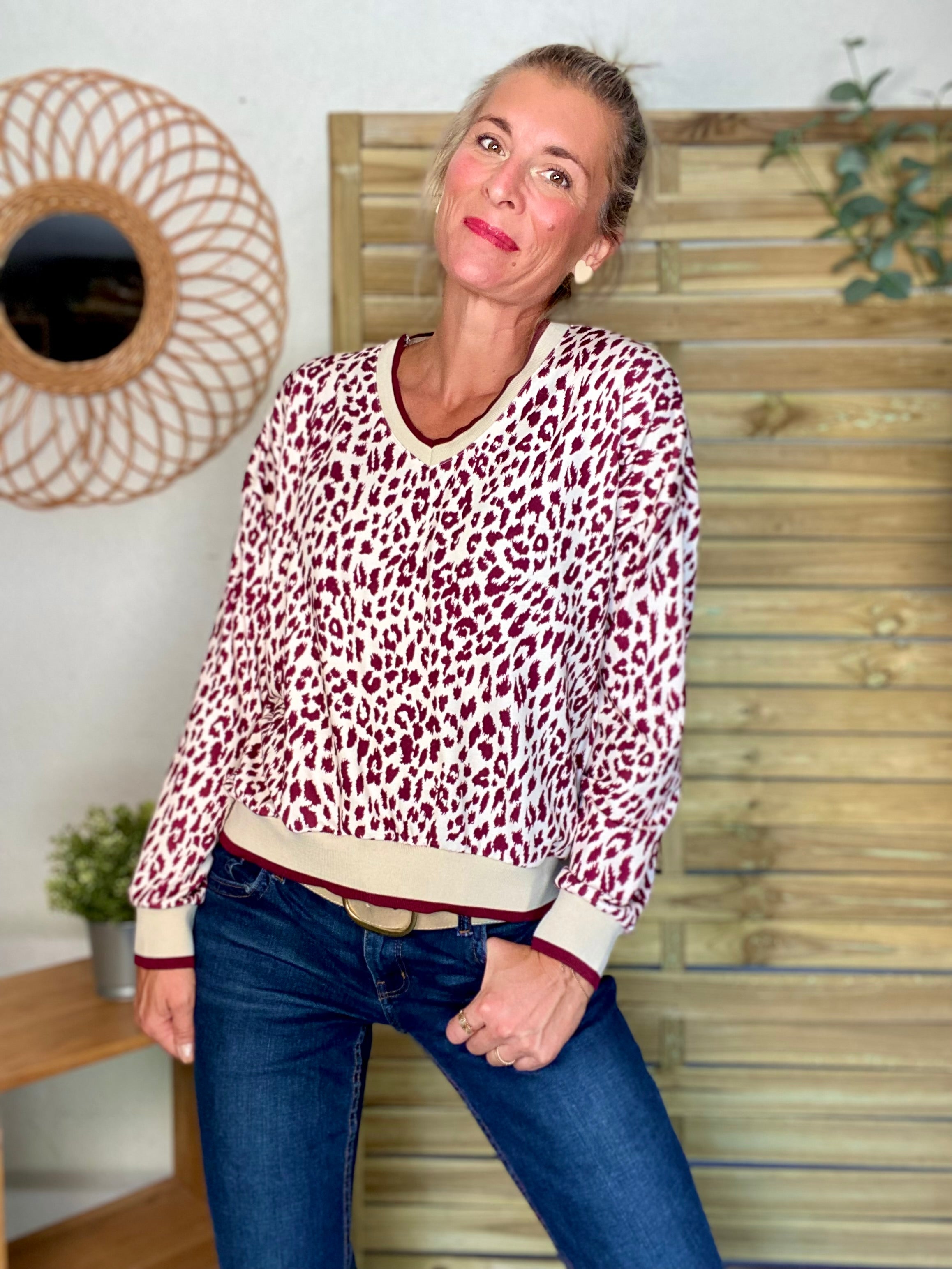 RETOUR EN STOCK DÉBUT OCTOBRE - Sweat imprimé Léo 🐆 AMANDINE - Bordeaux