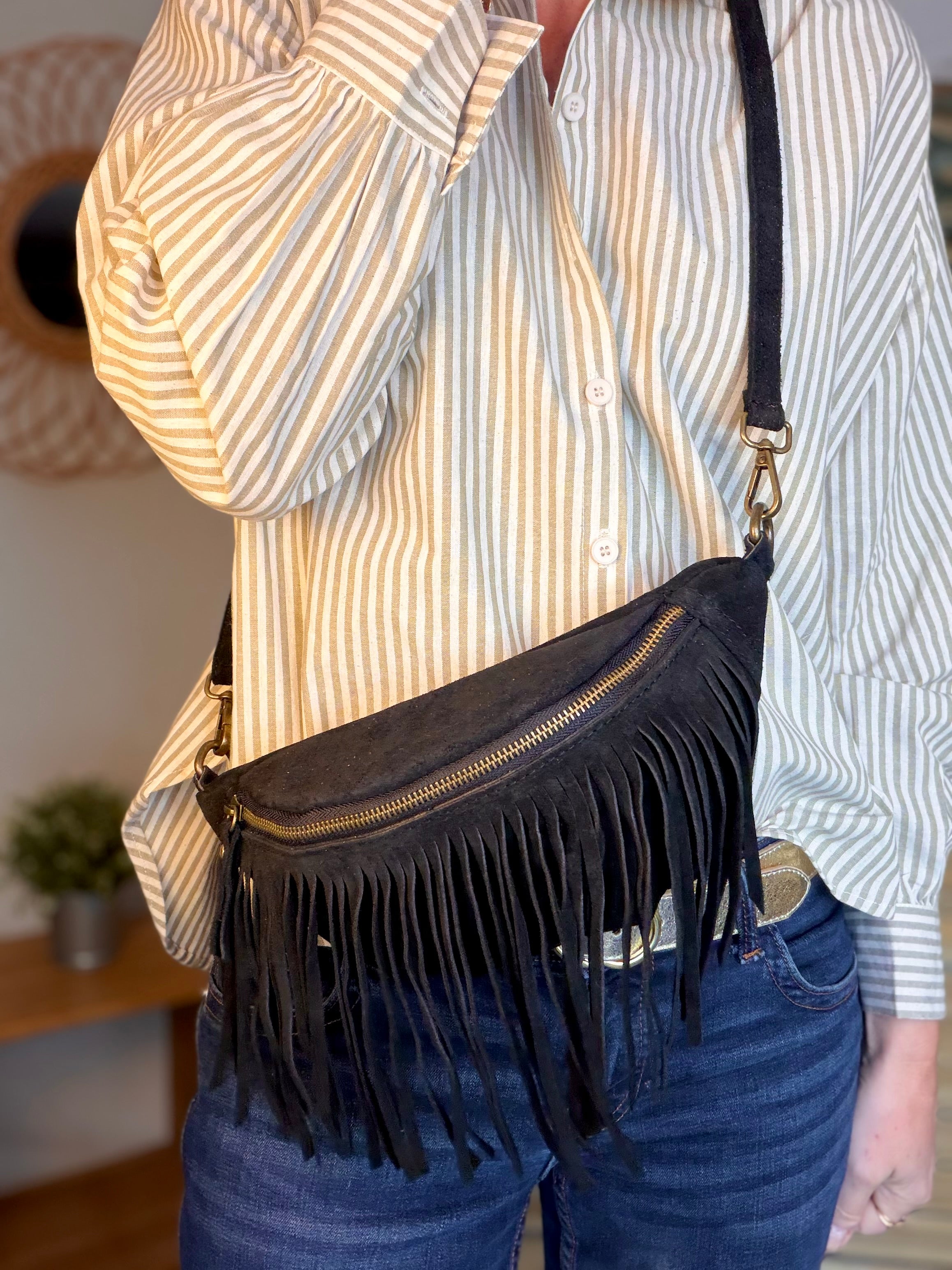 Sac banane avec franges en cuir daim - PIETRA - Noir