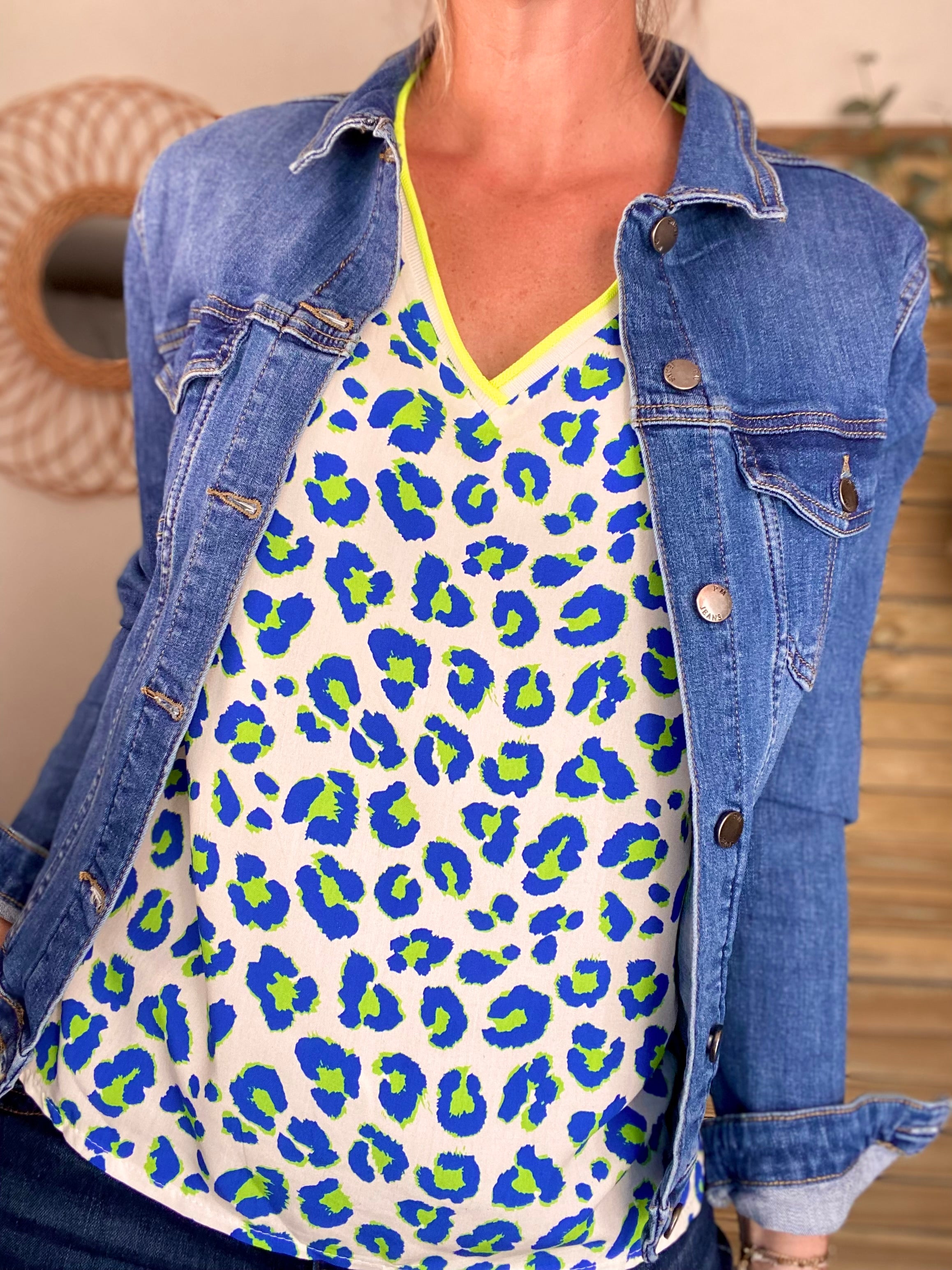 Top imprimé Léo col V avec lurex MISHA - Bleu roi