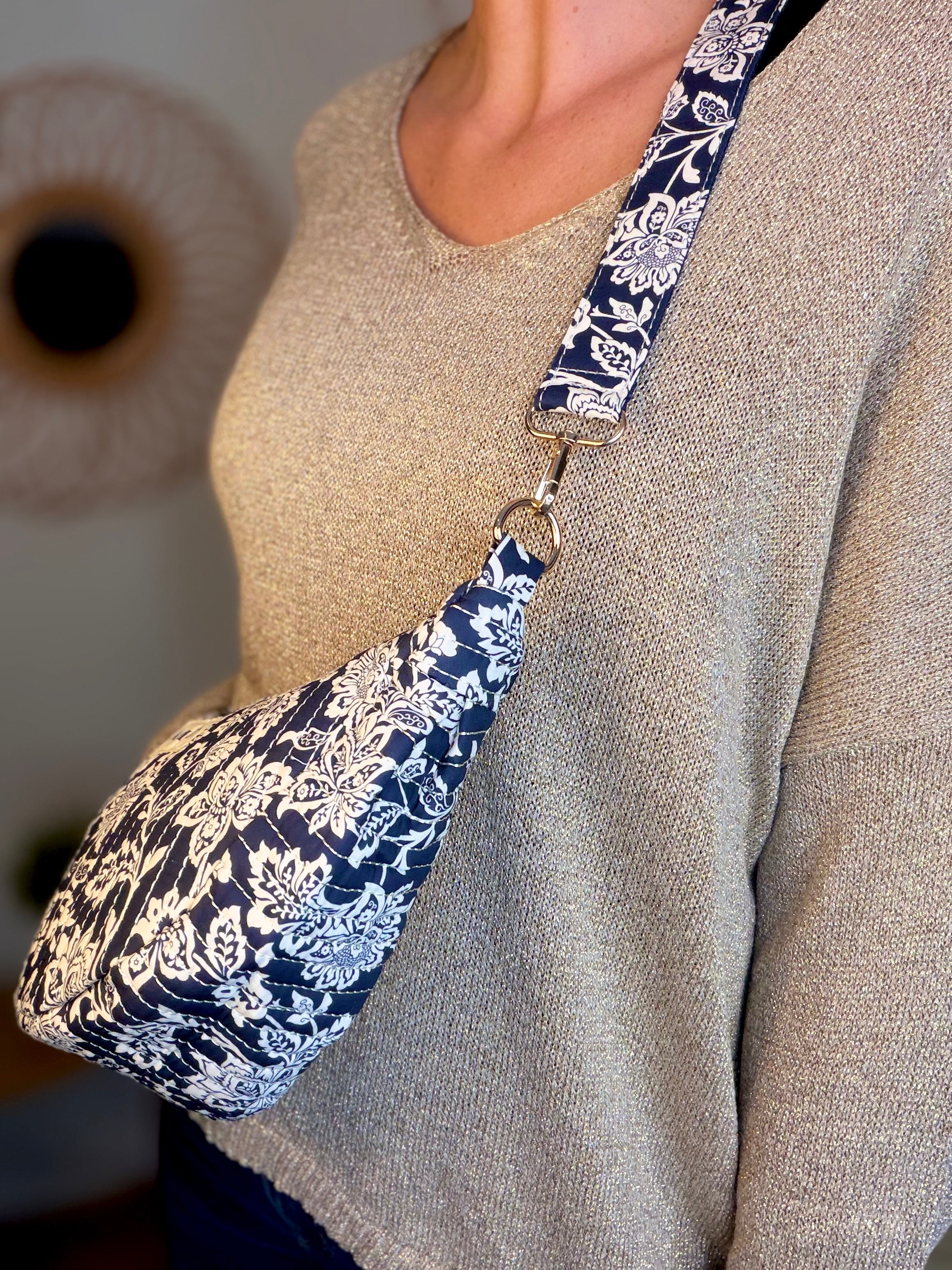 Sac demi-lune matelassé Amour JILL - Fleuri Marine