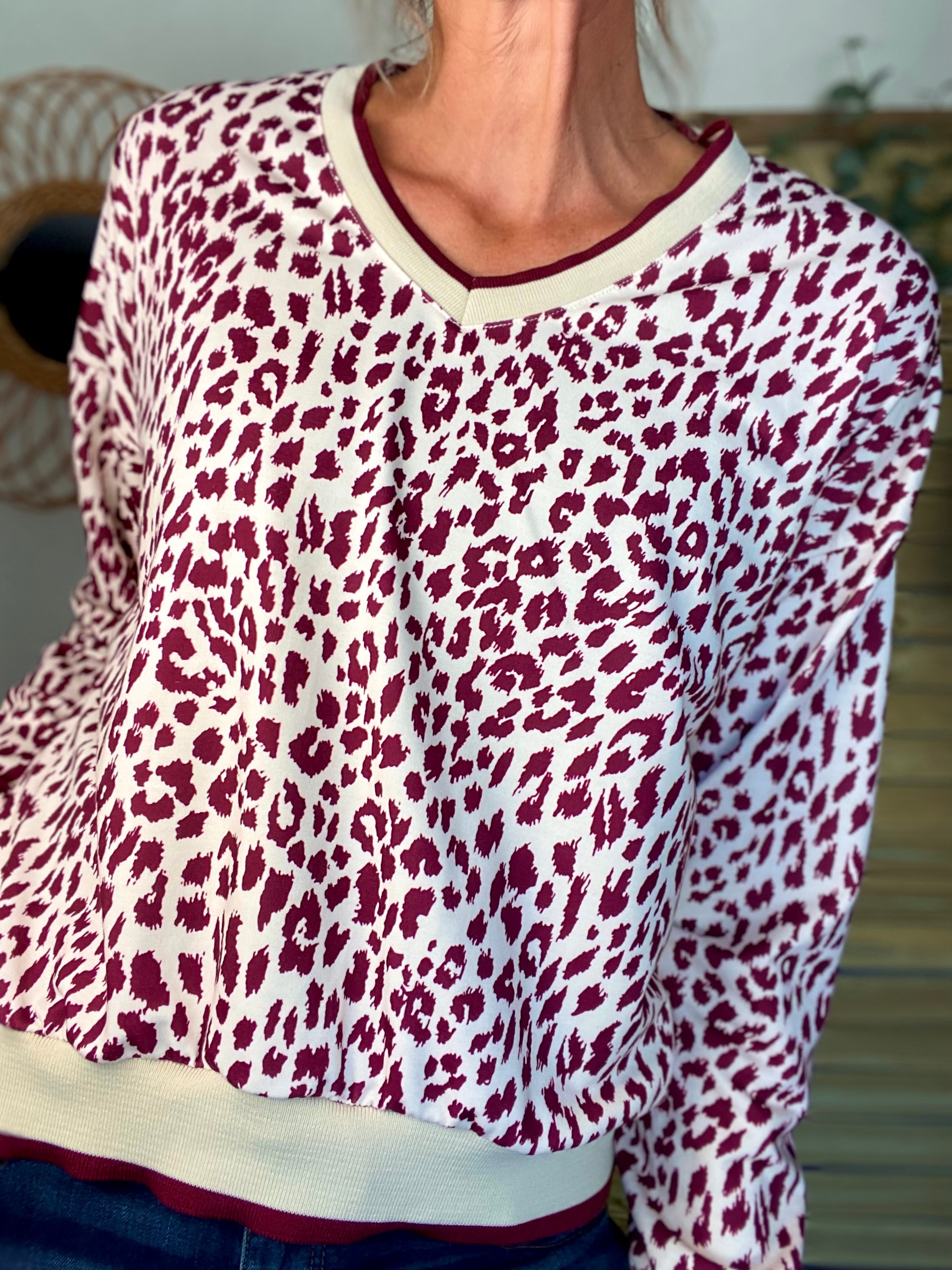 RETOUR EN STOCK DÉBUT OCTOBRE - Sweat imprimé Léo 🐆 AMANDINE - Bordeaux