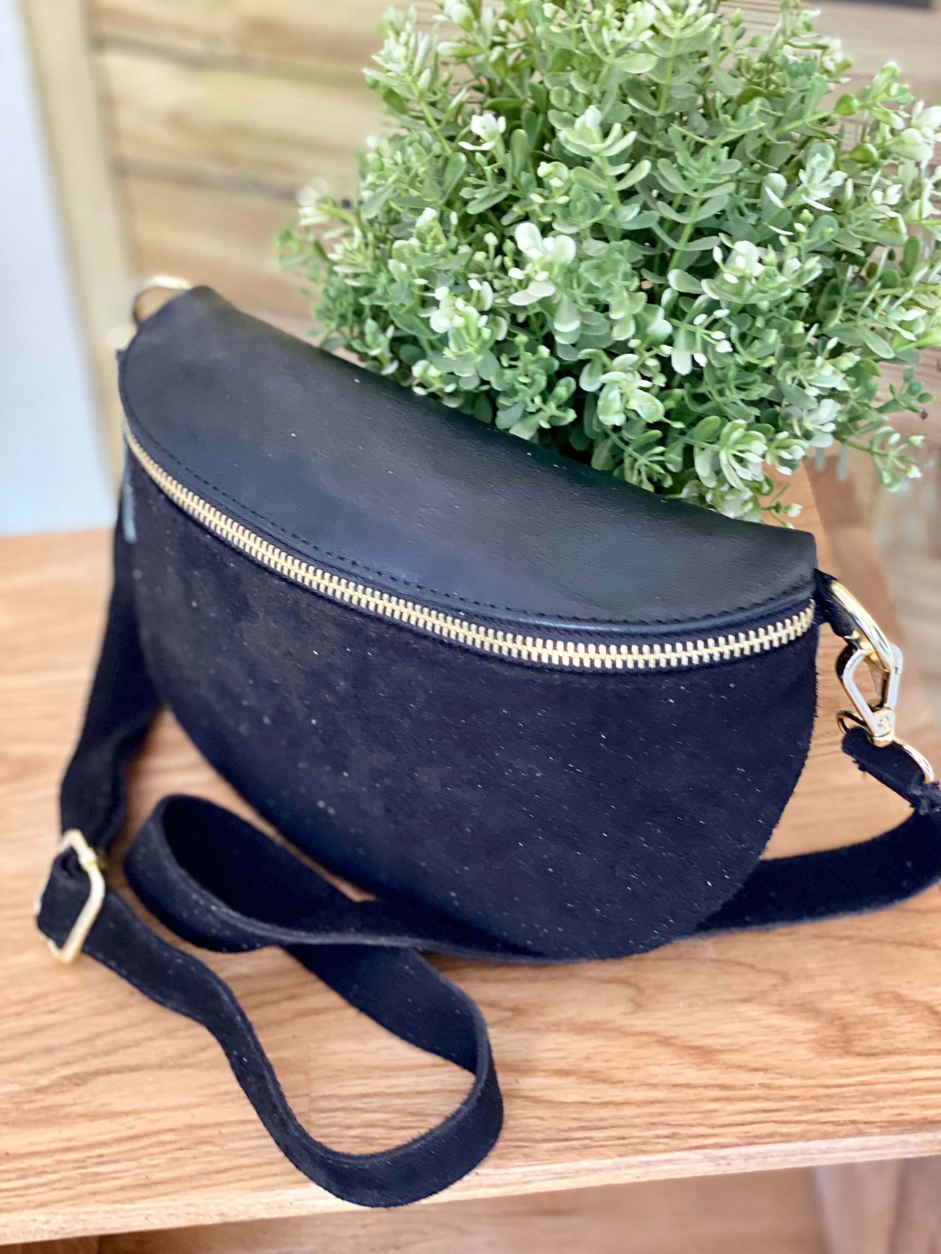 Sac banane M bi-matière en cuir irisé et velours 24cm - POLLY- Noir