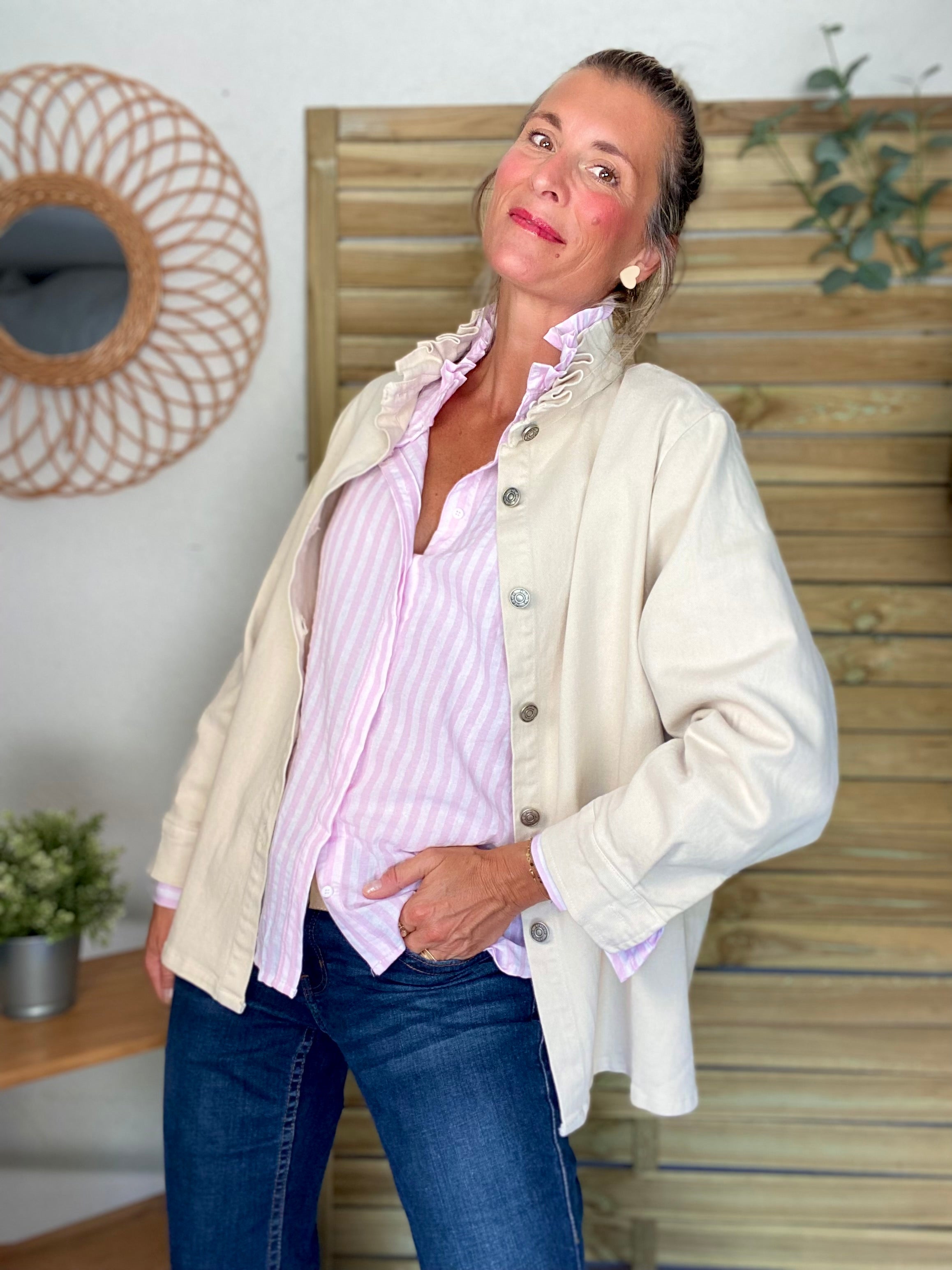 Chemise à rayures roses, col victorien volanté CHARLOTTE