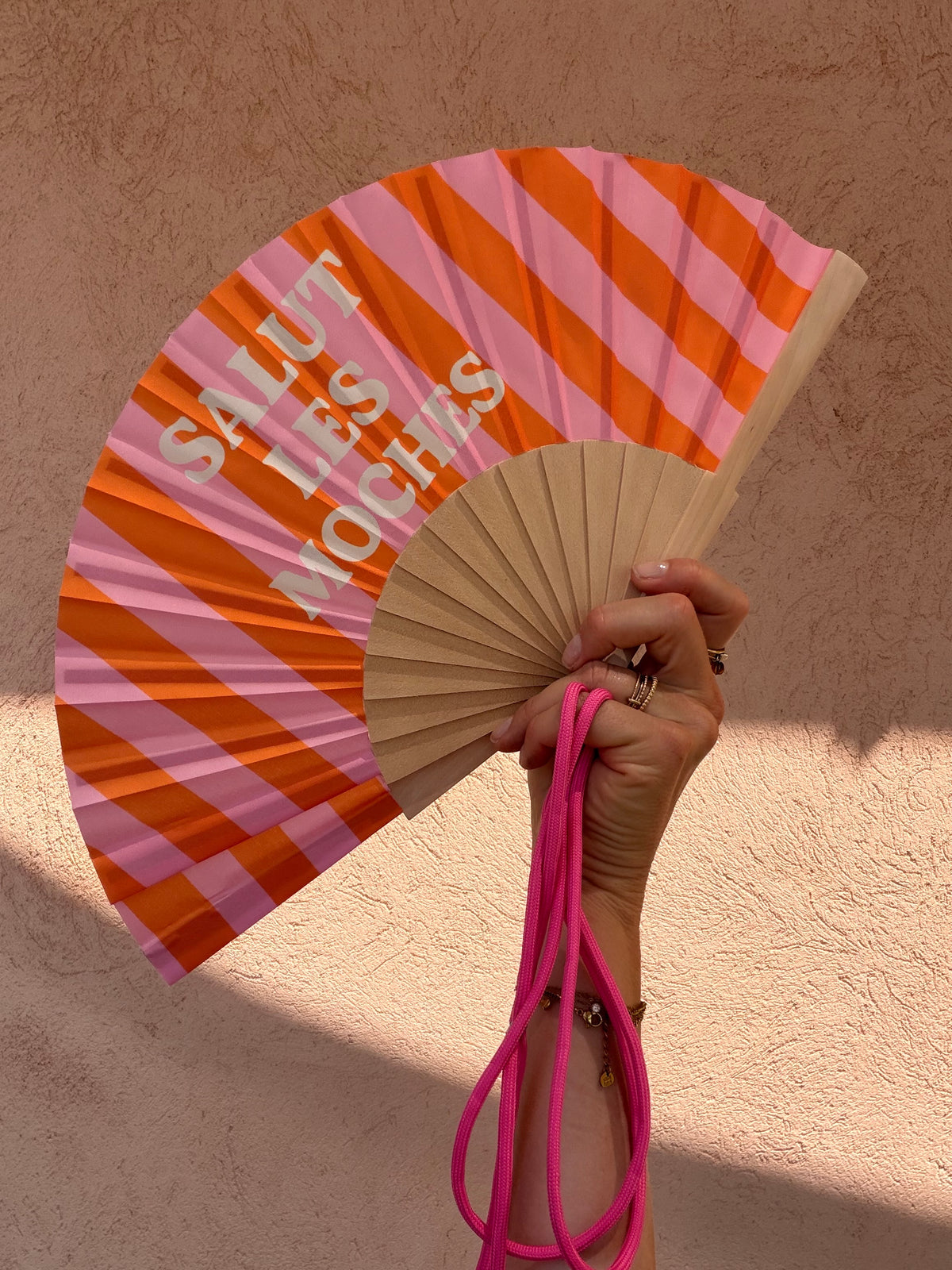 Éventail coloré à message avec bandoulière