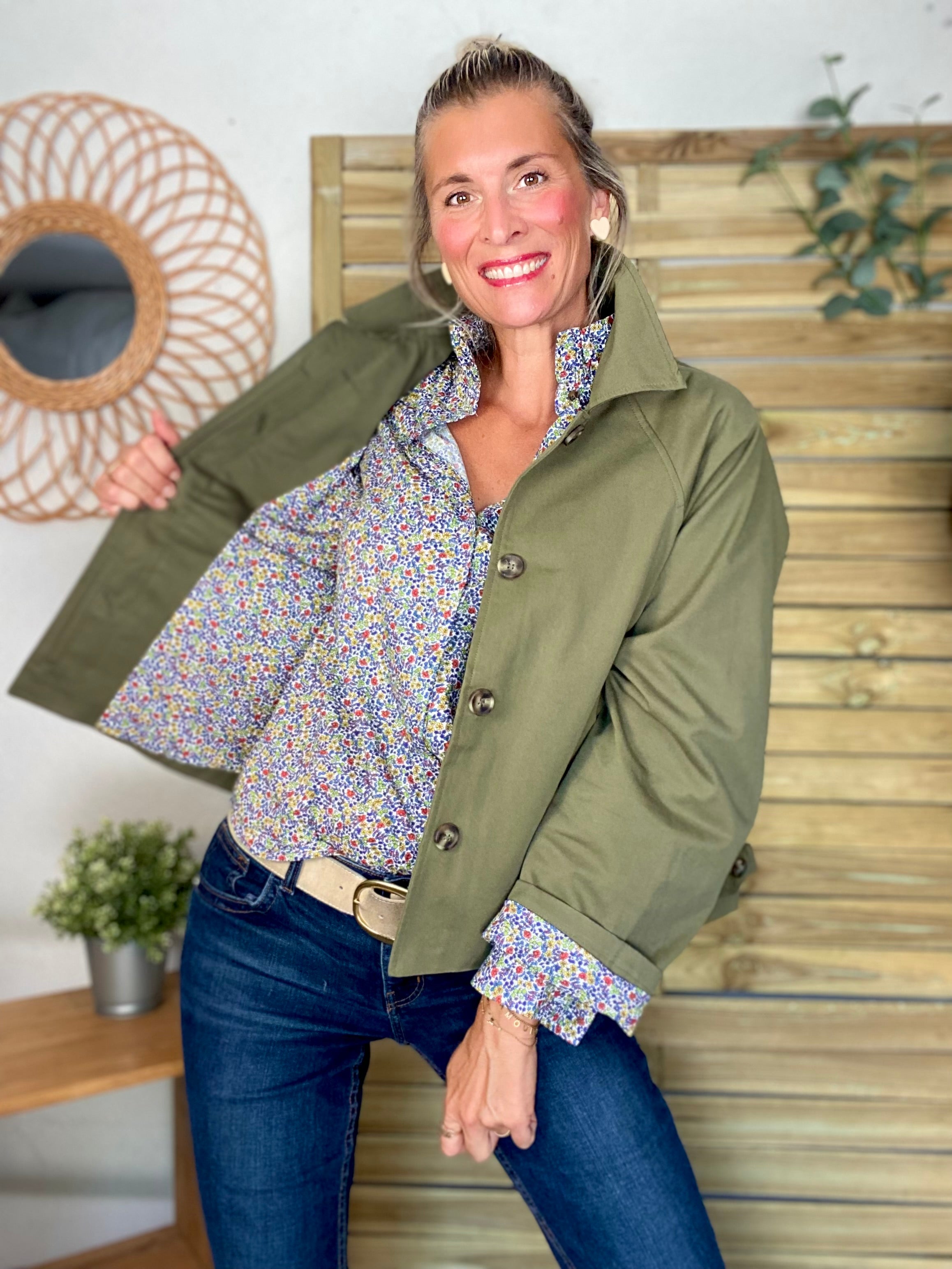 Chemise imprimée Liberty bleu, col victorien volanté CHARLOTTE