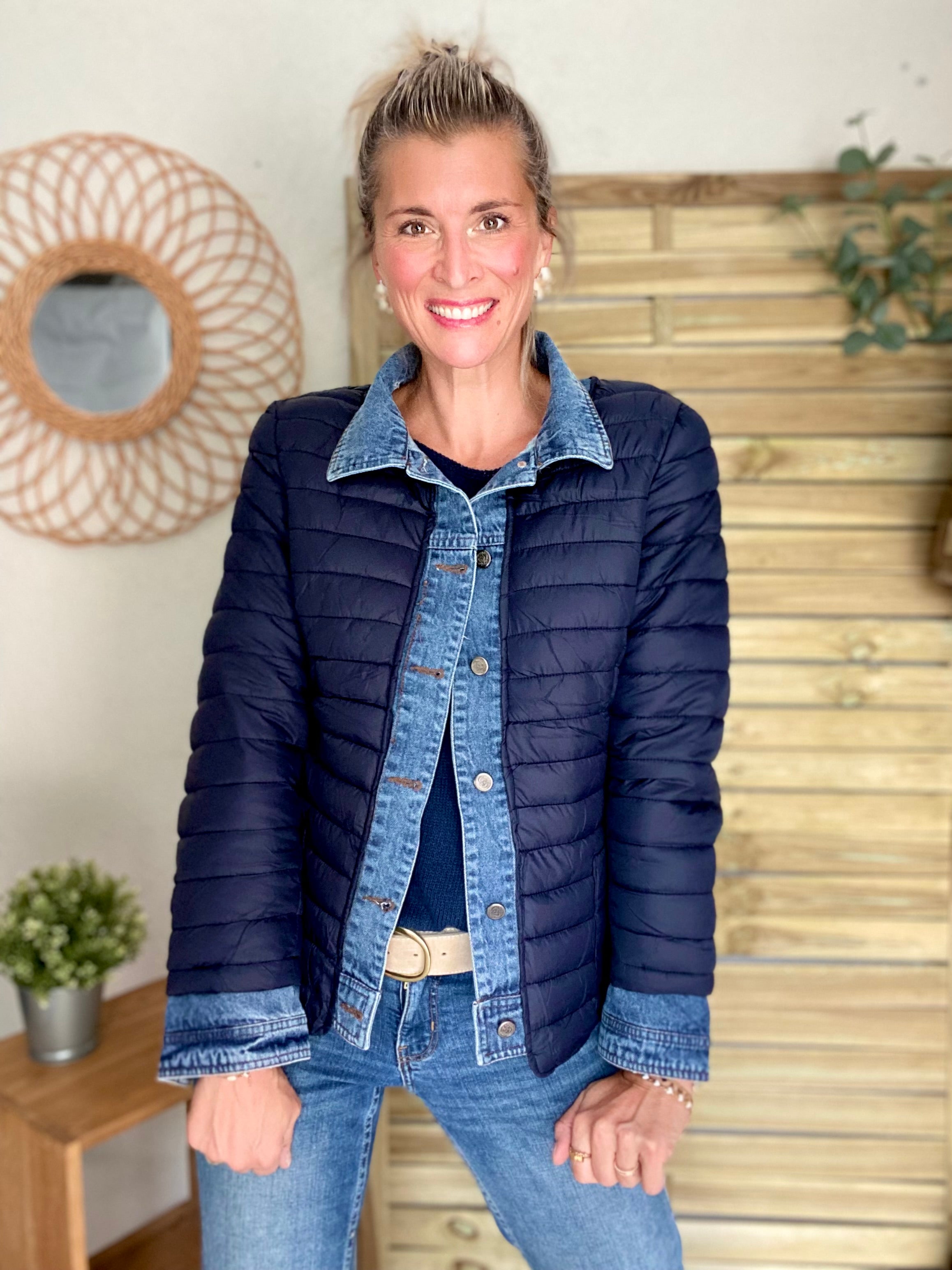 *** PROMO - Tailles 34 (XS), 36 et 52 (6XL) - Veste Jean / Doudoune légère JACKIE - Bleu marine