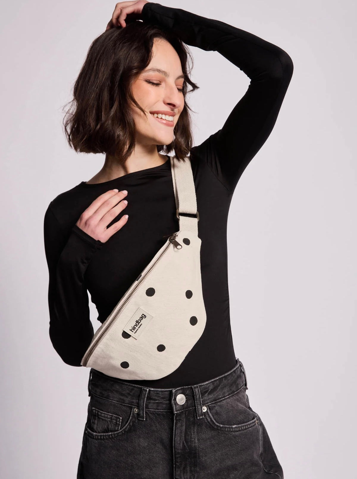 Sac banane HINDBAG Olivia Pois Écru ⚫️