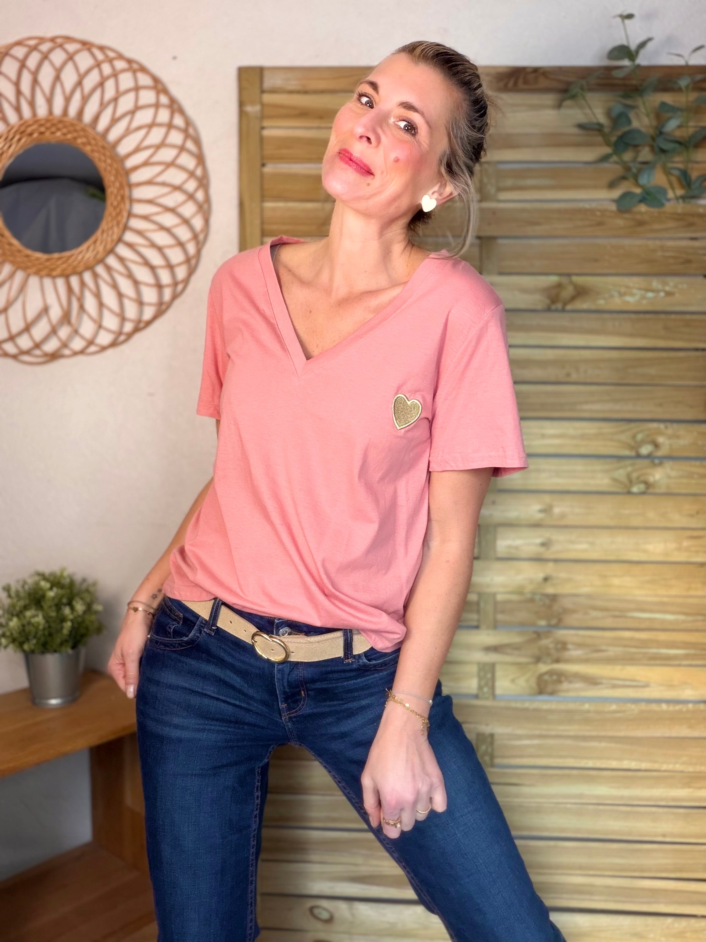 Tee shirt col V cœur brodé Fuschia 🩷 DITA