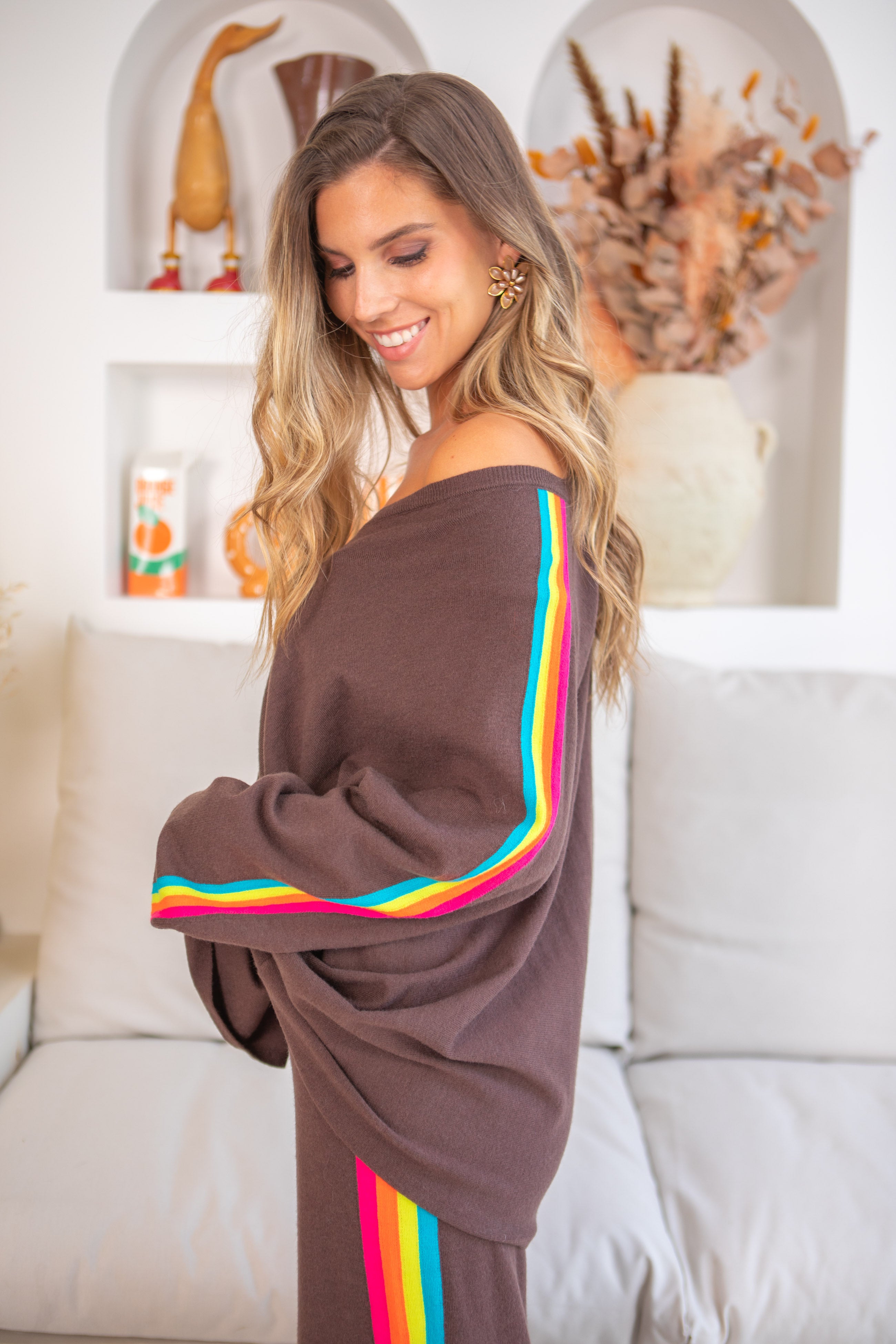 Pull fin avec bandes colorées, col V - RAINBOW OVERSIZE 🌈 Chocolat