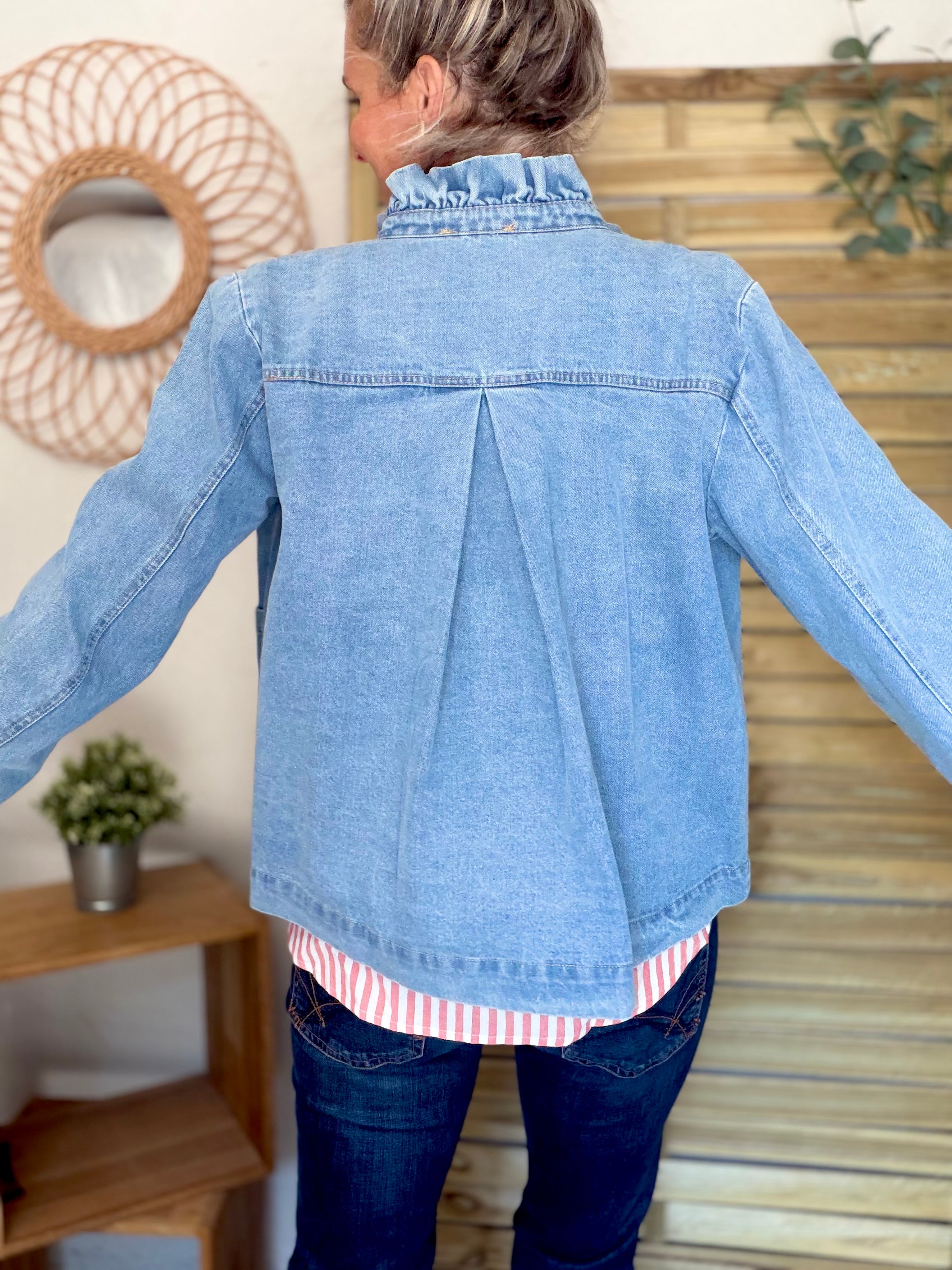 Veste courte légère col volanté JUNON Jean clair