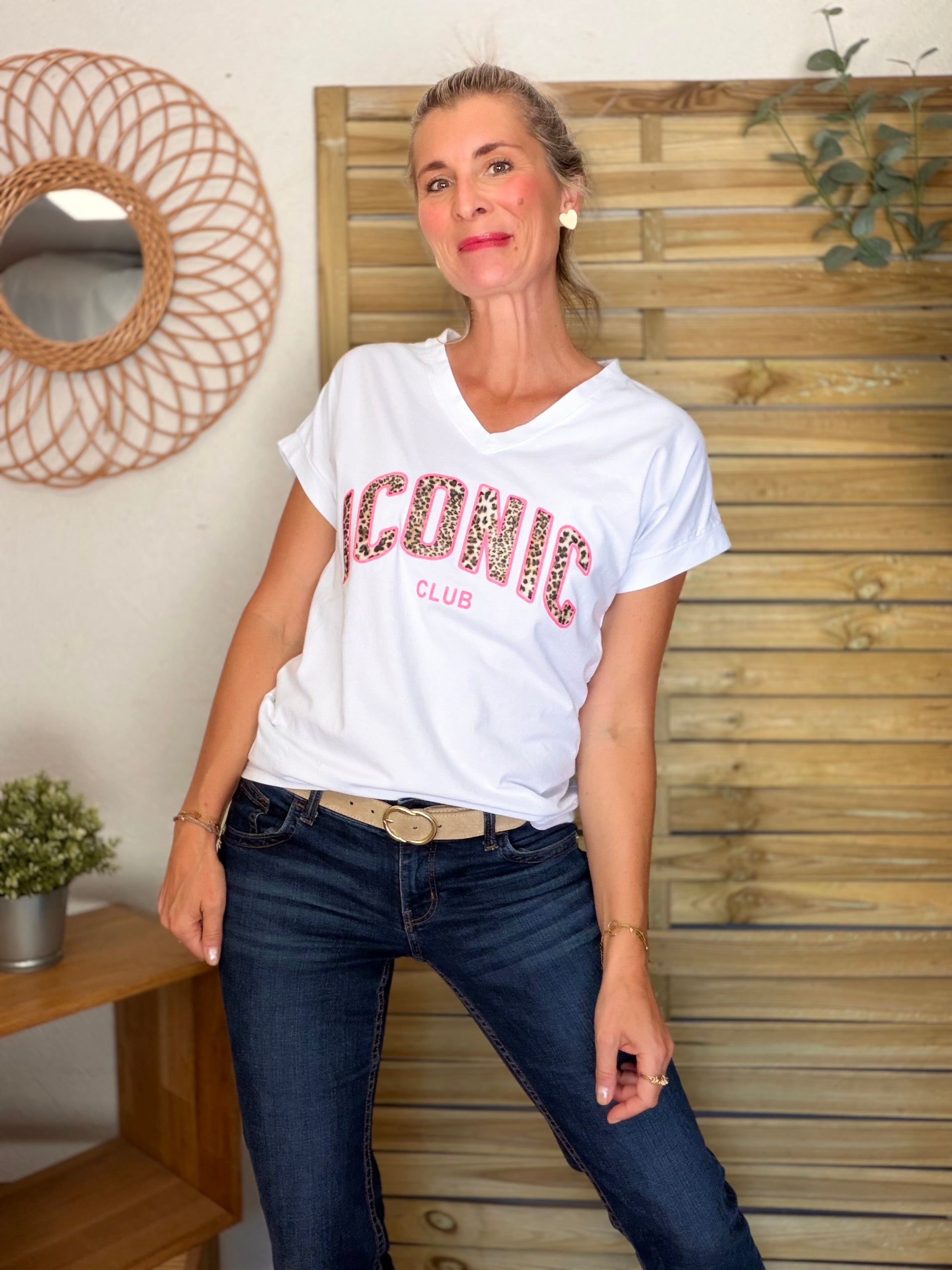 Tee shirt col V ICONIC club Léo NORMA Blanc
