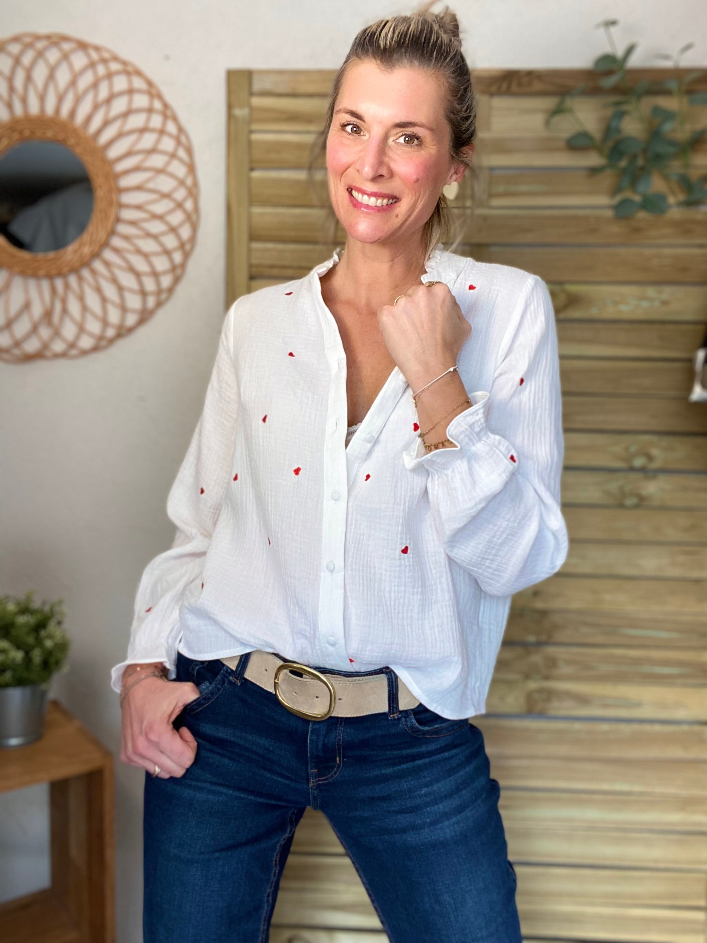 Blouse en gaze de coton avec cœurs brodés rouges ❤️ AYA