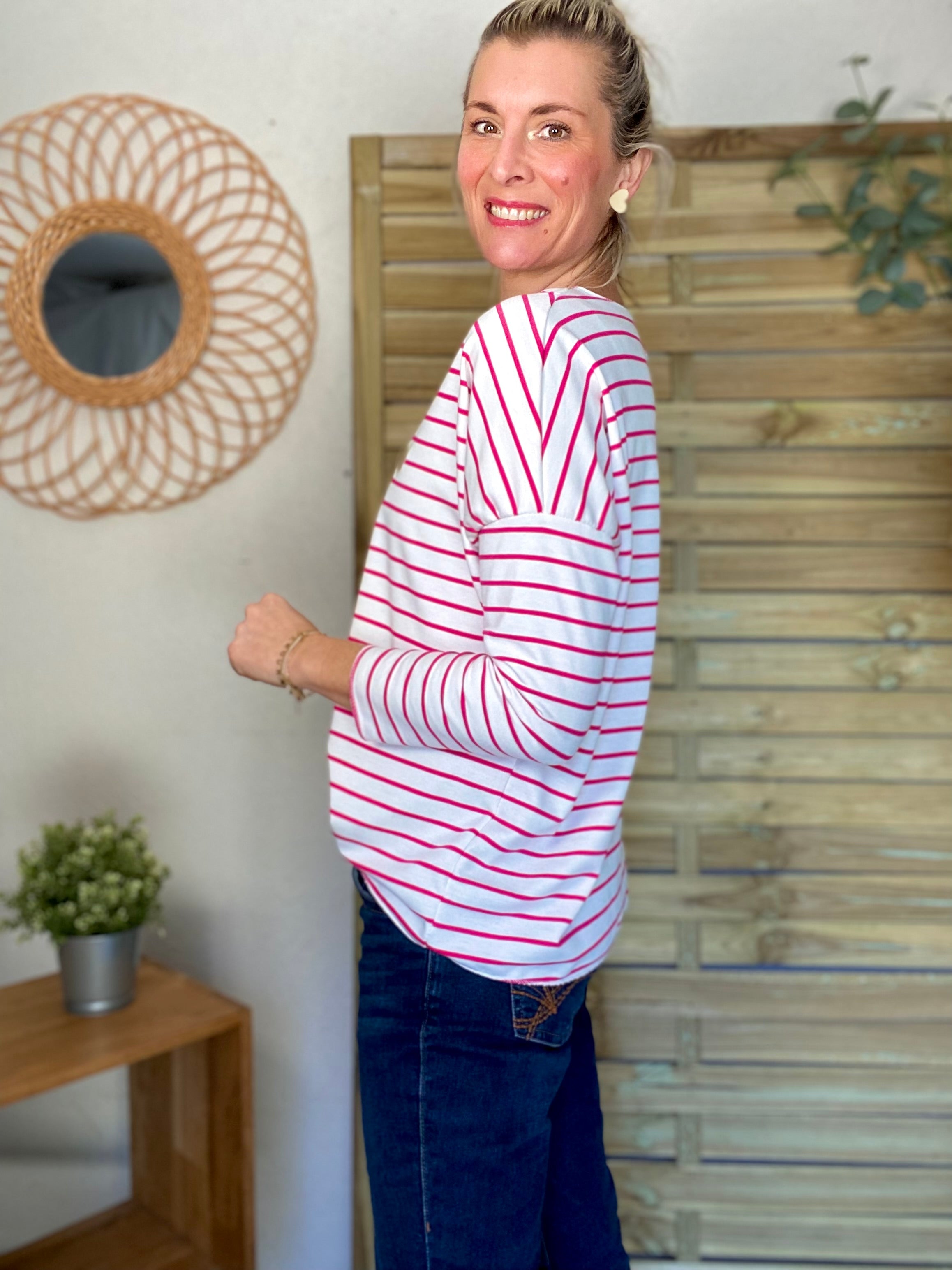 Pull fin rayé col V coeur doré 💛 NOLWENN - Rose fuschia