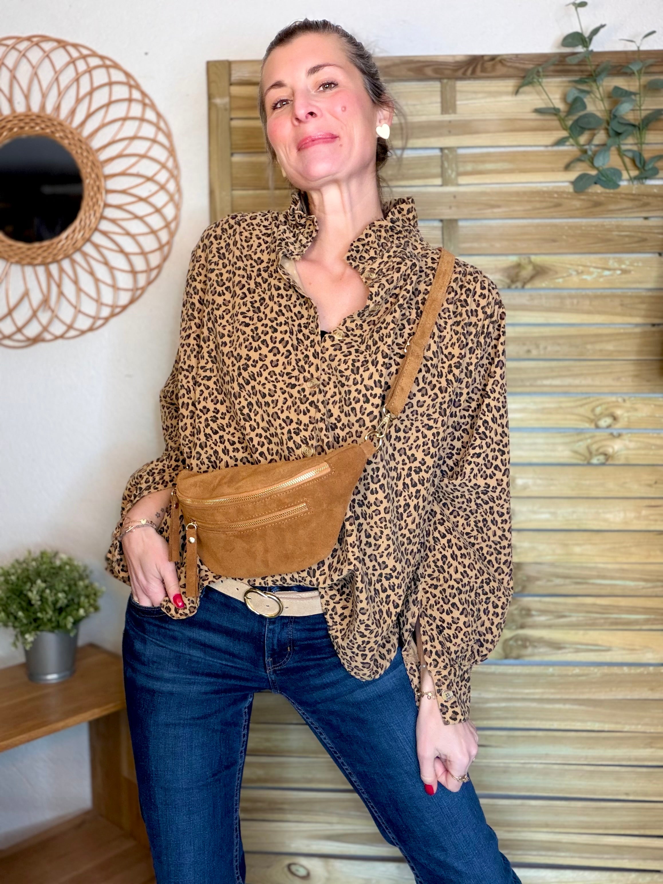 Chemise en velours côtelé fin coton, col volanté FRIDA - Léo camel 🐆