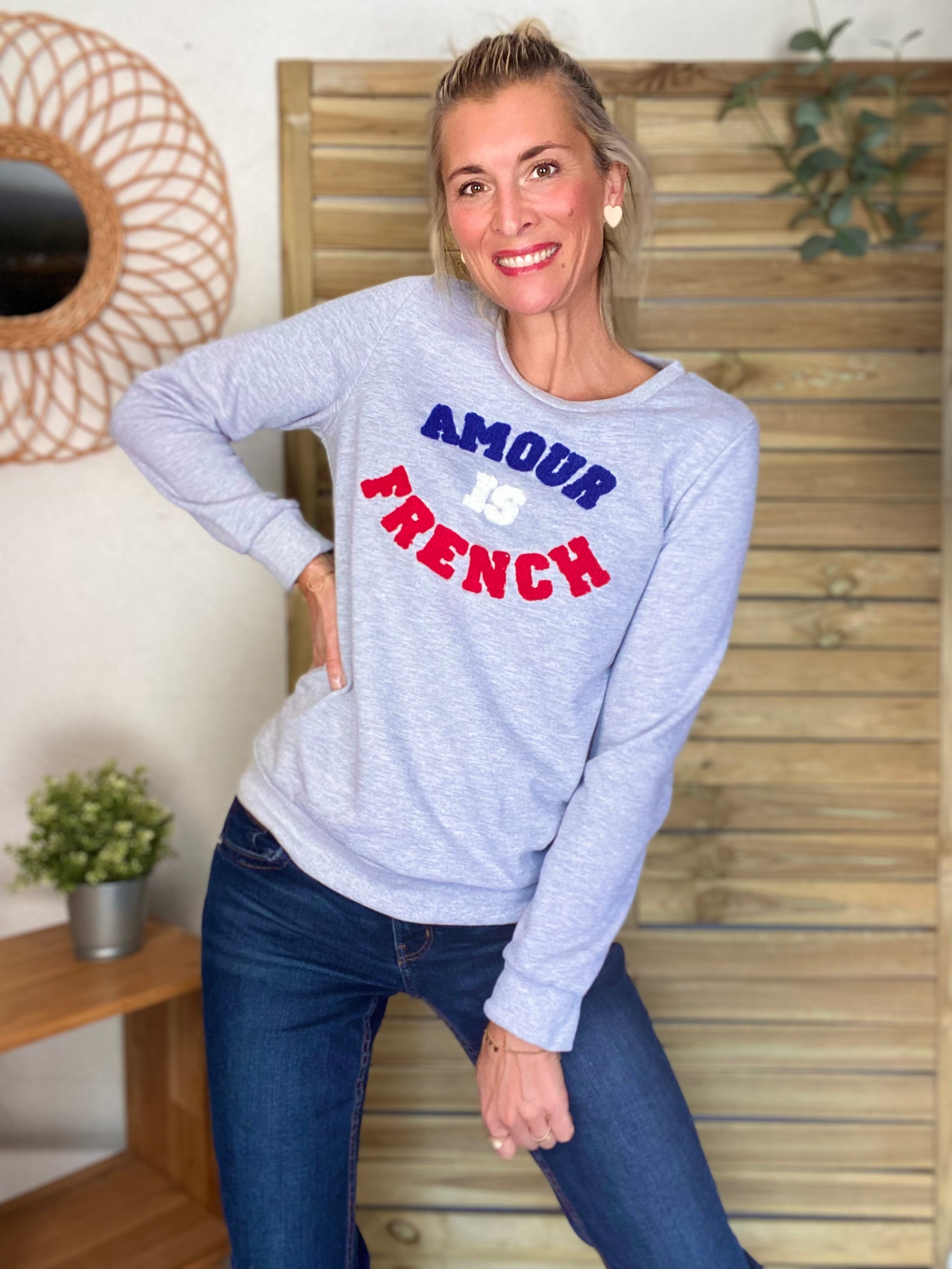 Sweat AMOUR IS FRENCH - OPHELIA - Gris / Tricolore 🇫🇷