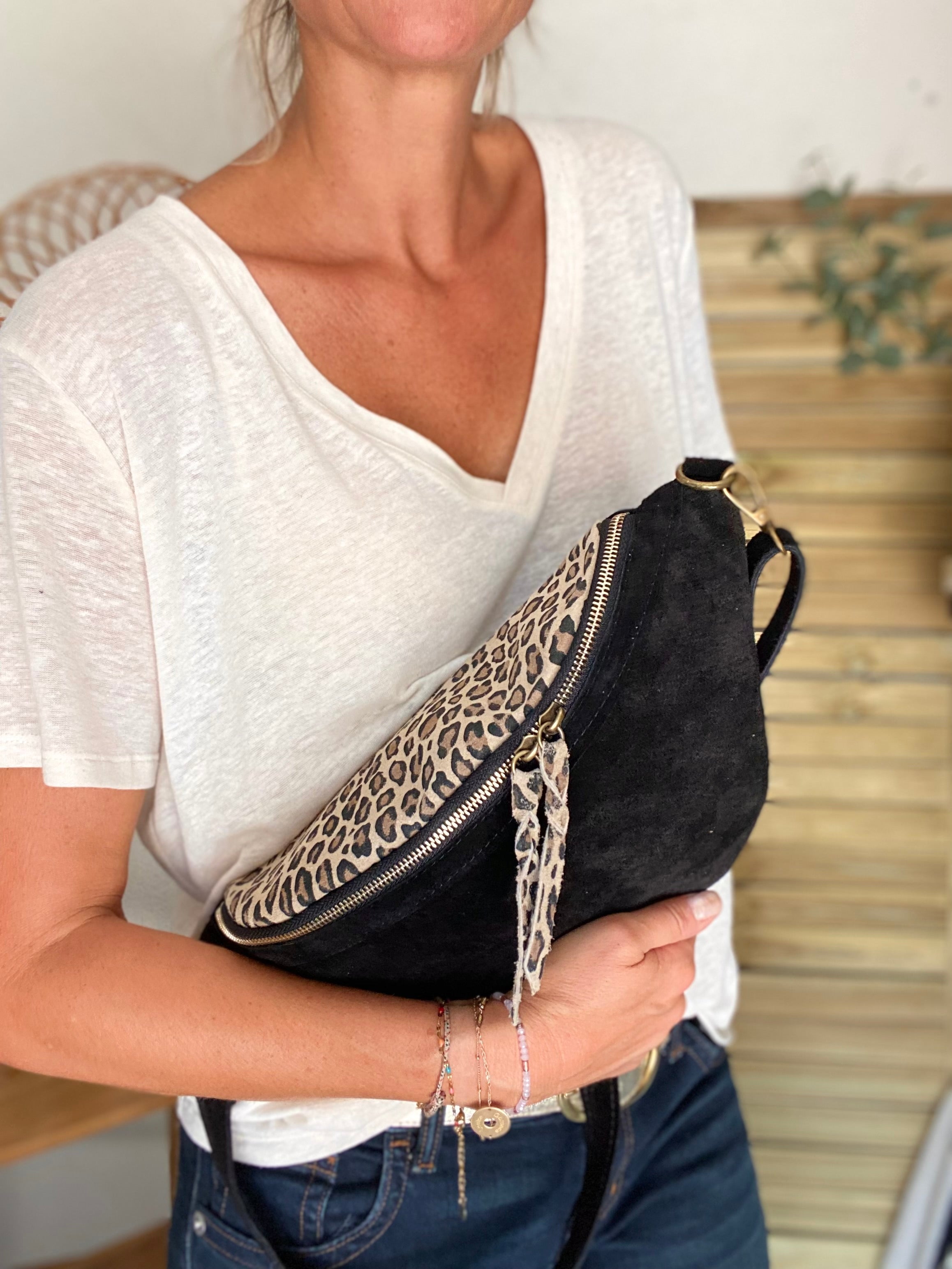 Sac banane XL en croute de cuir / effet daim AVA - Léo Noir