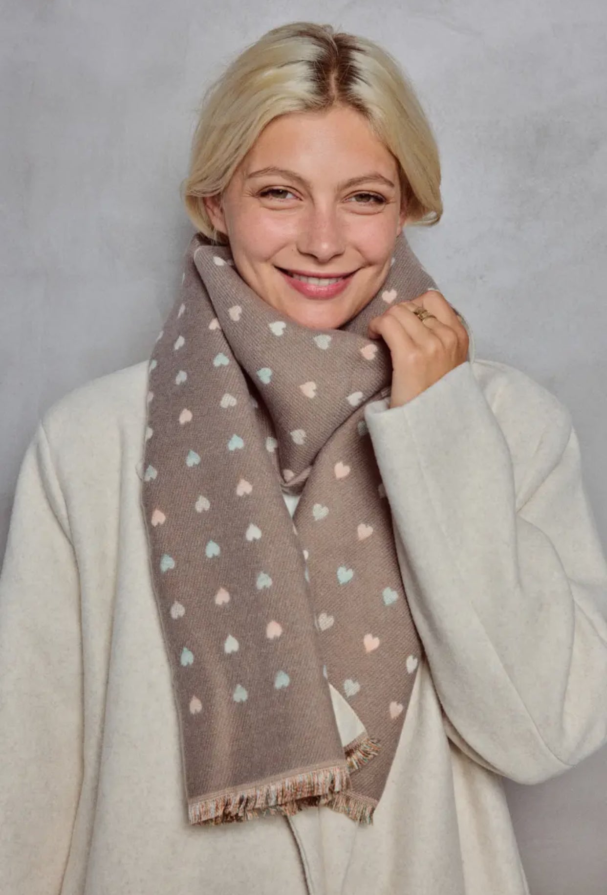 Écharpe douce réversible Coeurs SIMONE - Beige / Taupe 💙🩷💛