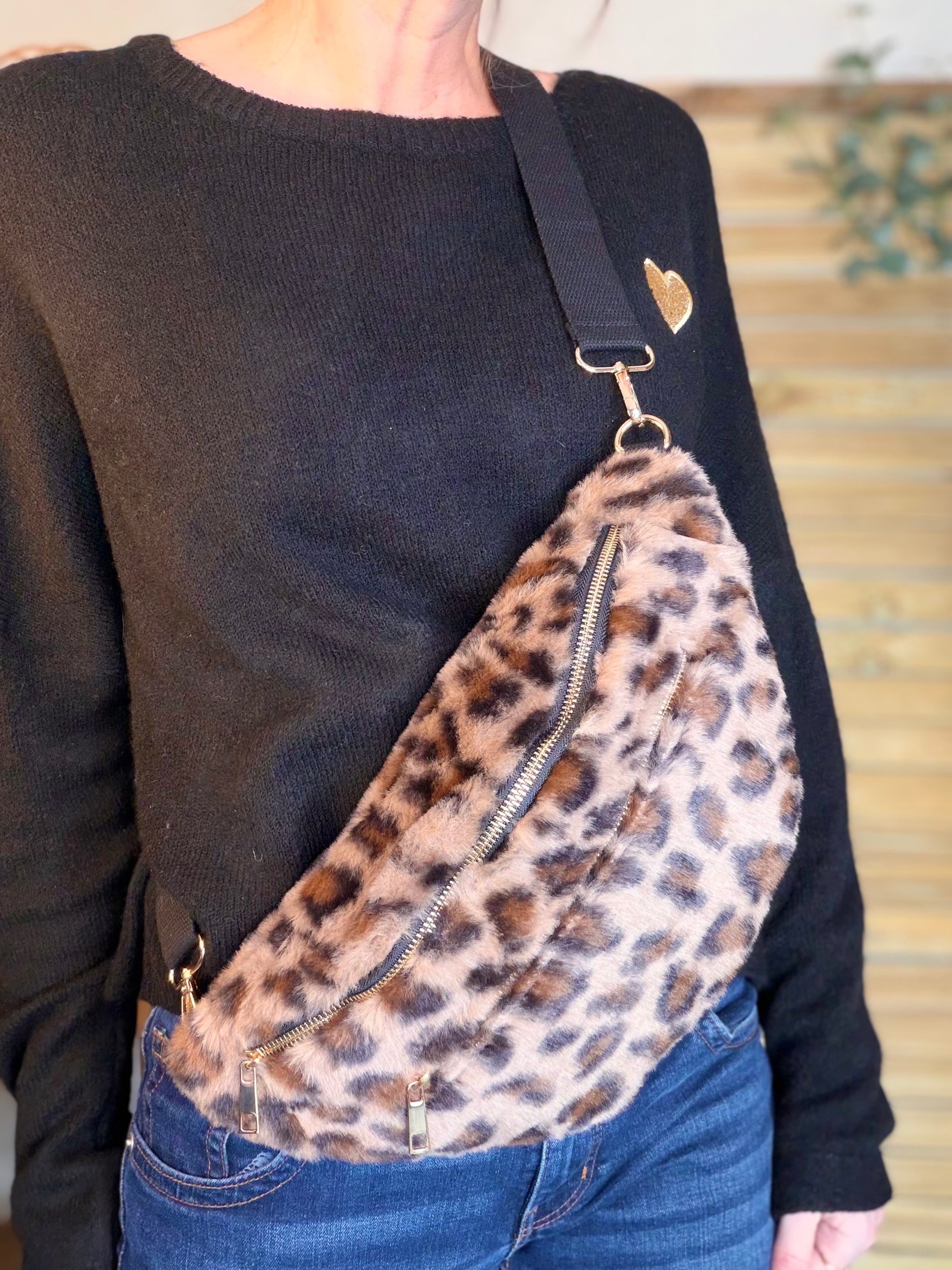 Sac banane L avec poche zippée avant, fourrure Léo Taupe - STACEY 🐆
