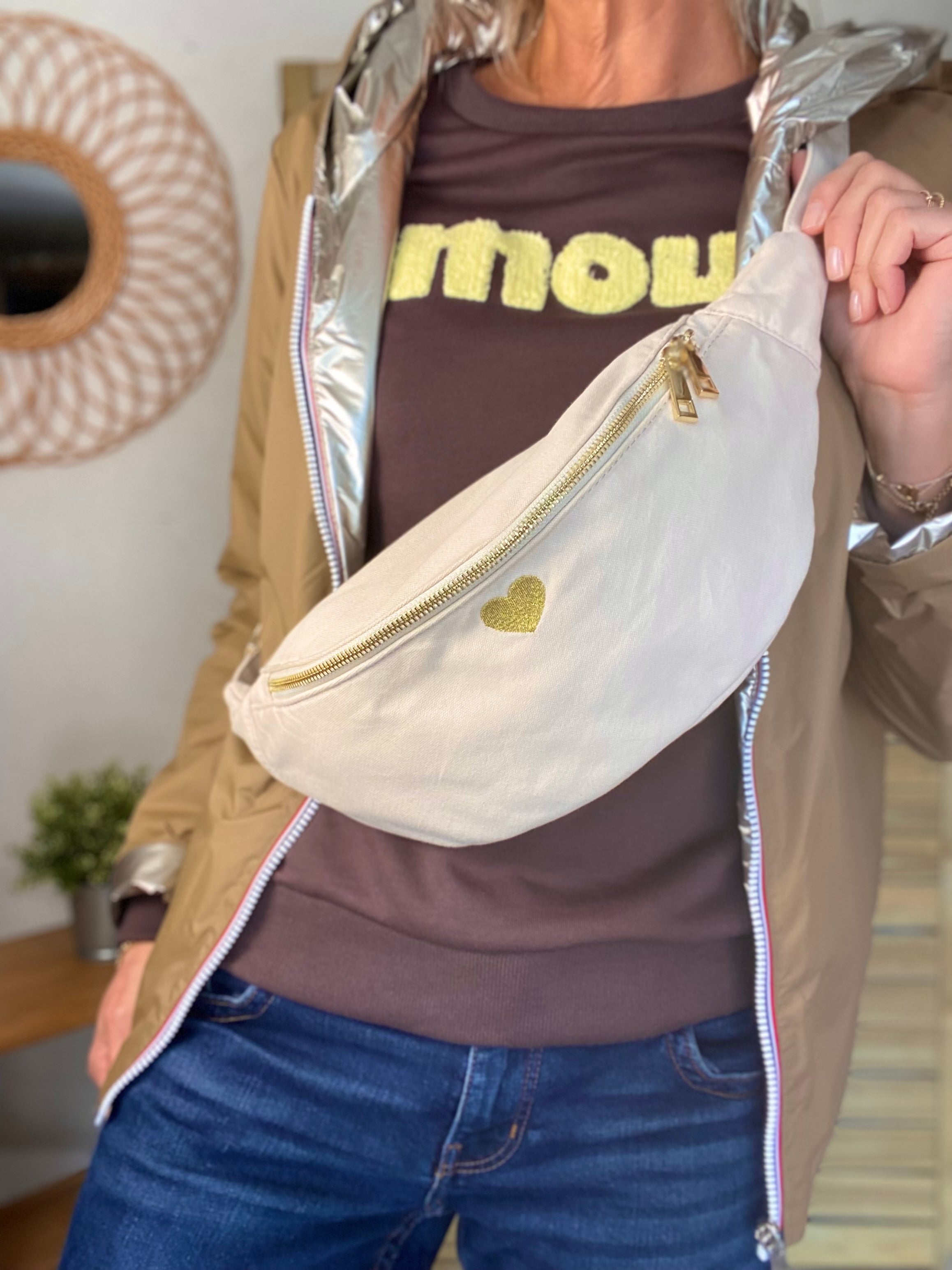 Sac banane en coton Coeur brodé 💛 CASSIDY - Écru