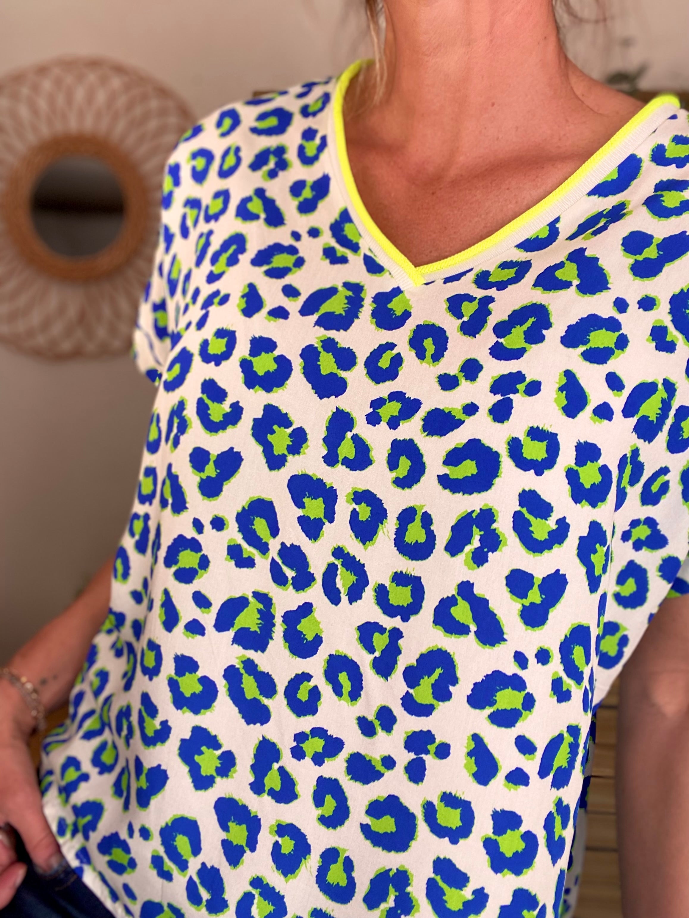 Top imprimé Léo col V avec lurex MISHA - Bleu roi