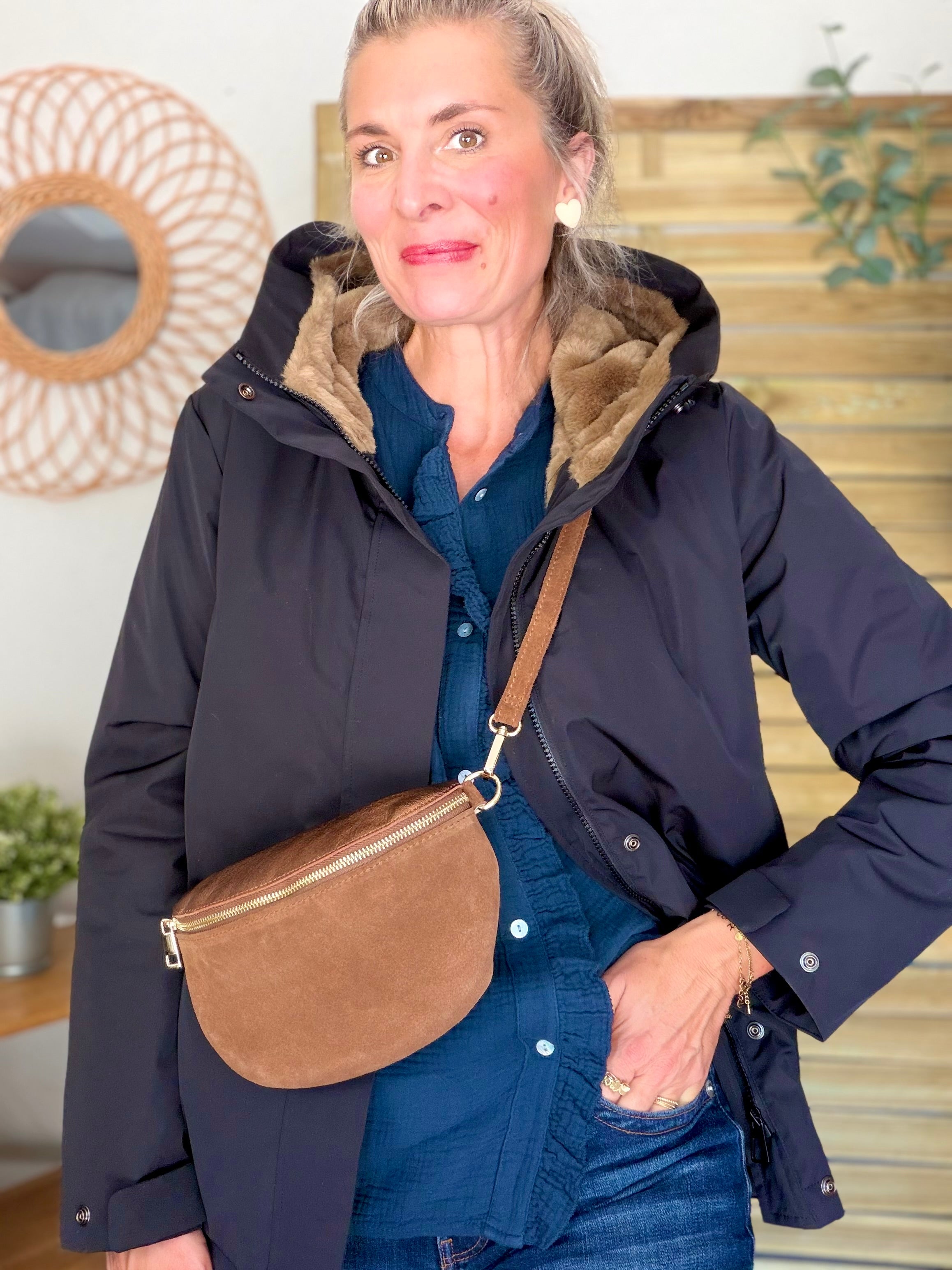 Sac banane M bi-matière en cuir irisé et velours 24cm - POLLY- Choco/Bronze