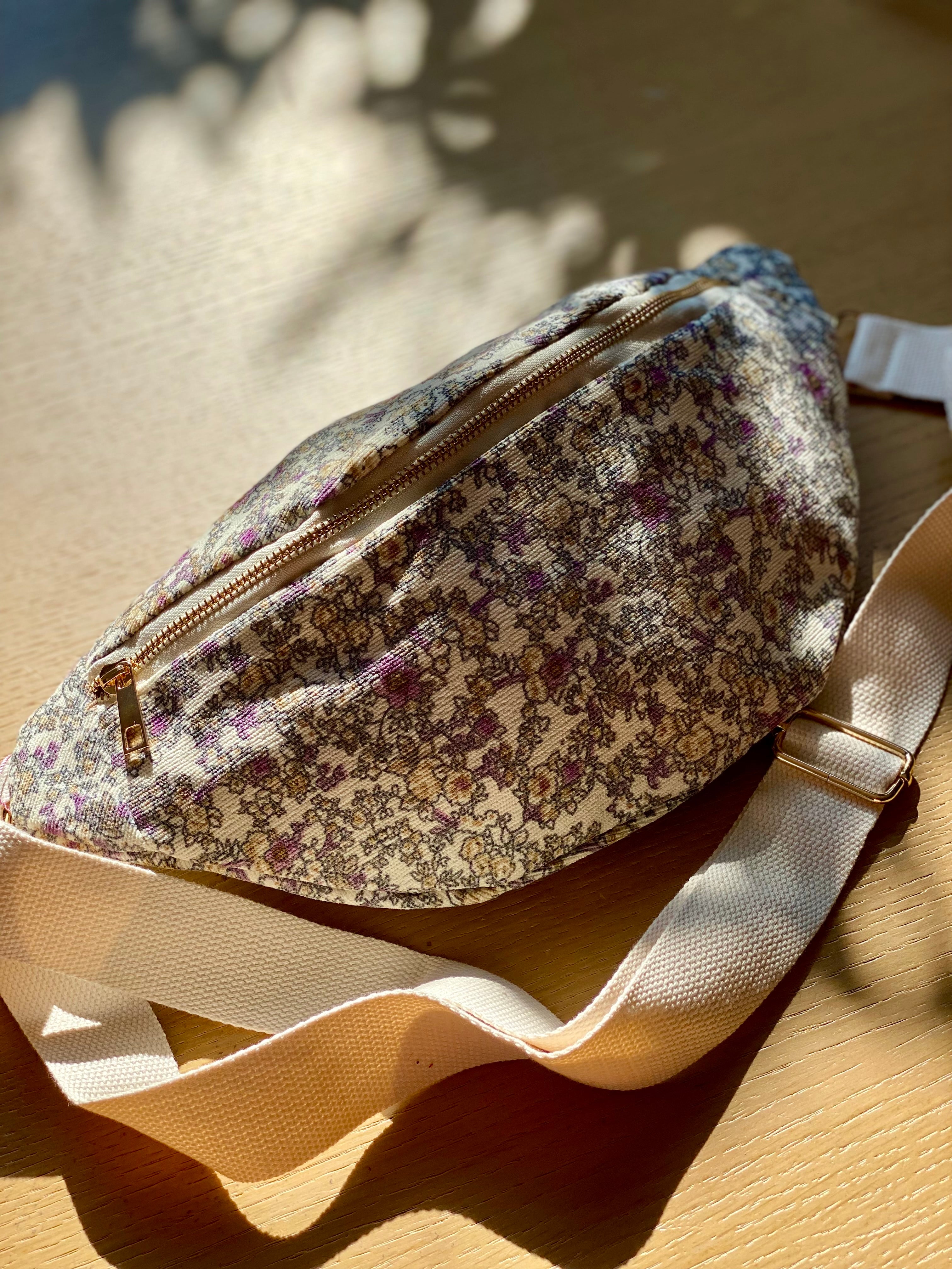 Sac banane XL Ciao Boum - IVY - Fleuri blanc et mauve (20 coloris)