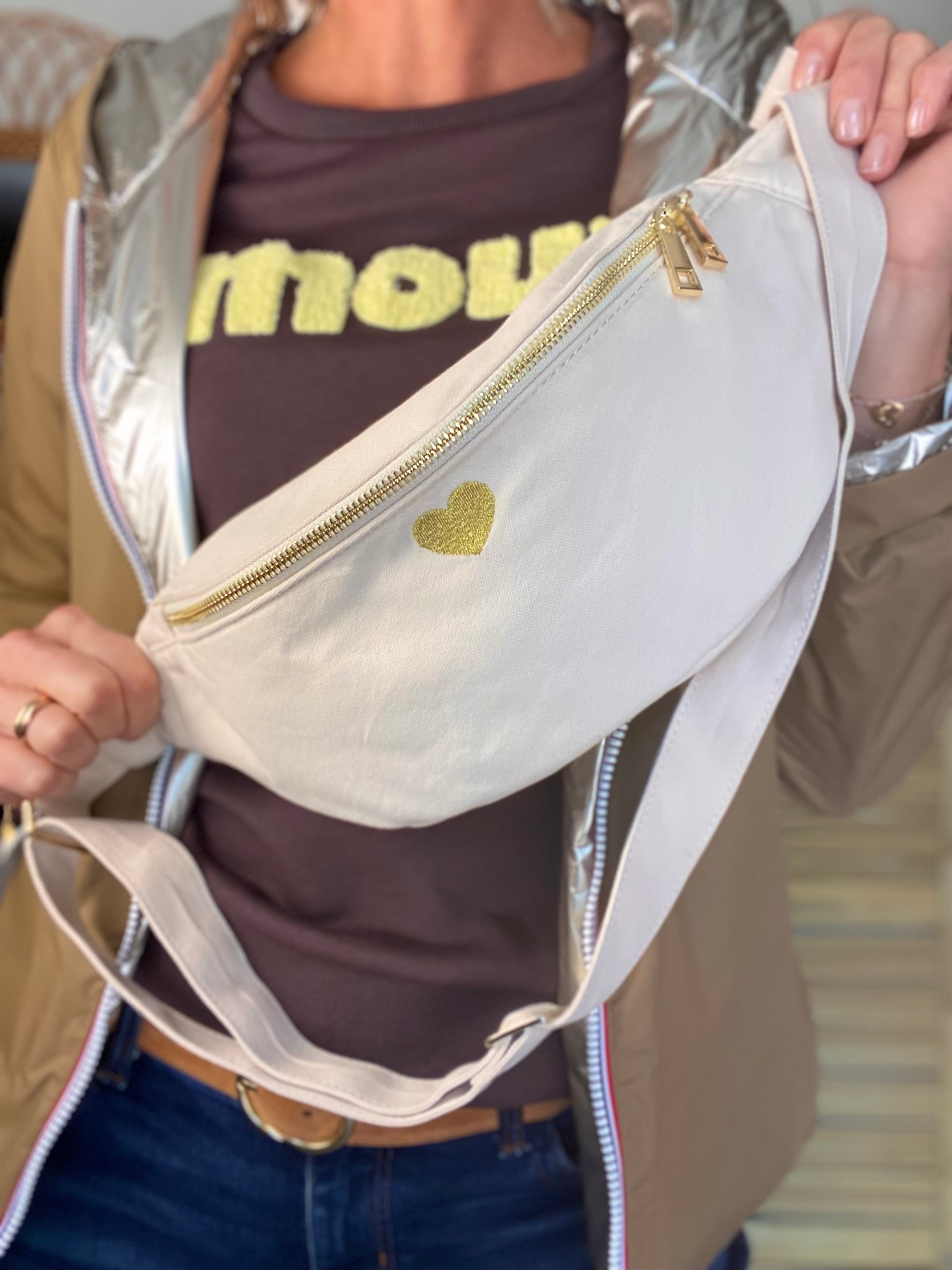 Sac banane en coton Coeur brodé 💛 CASSIDY - Écru