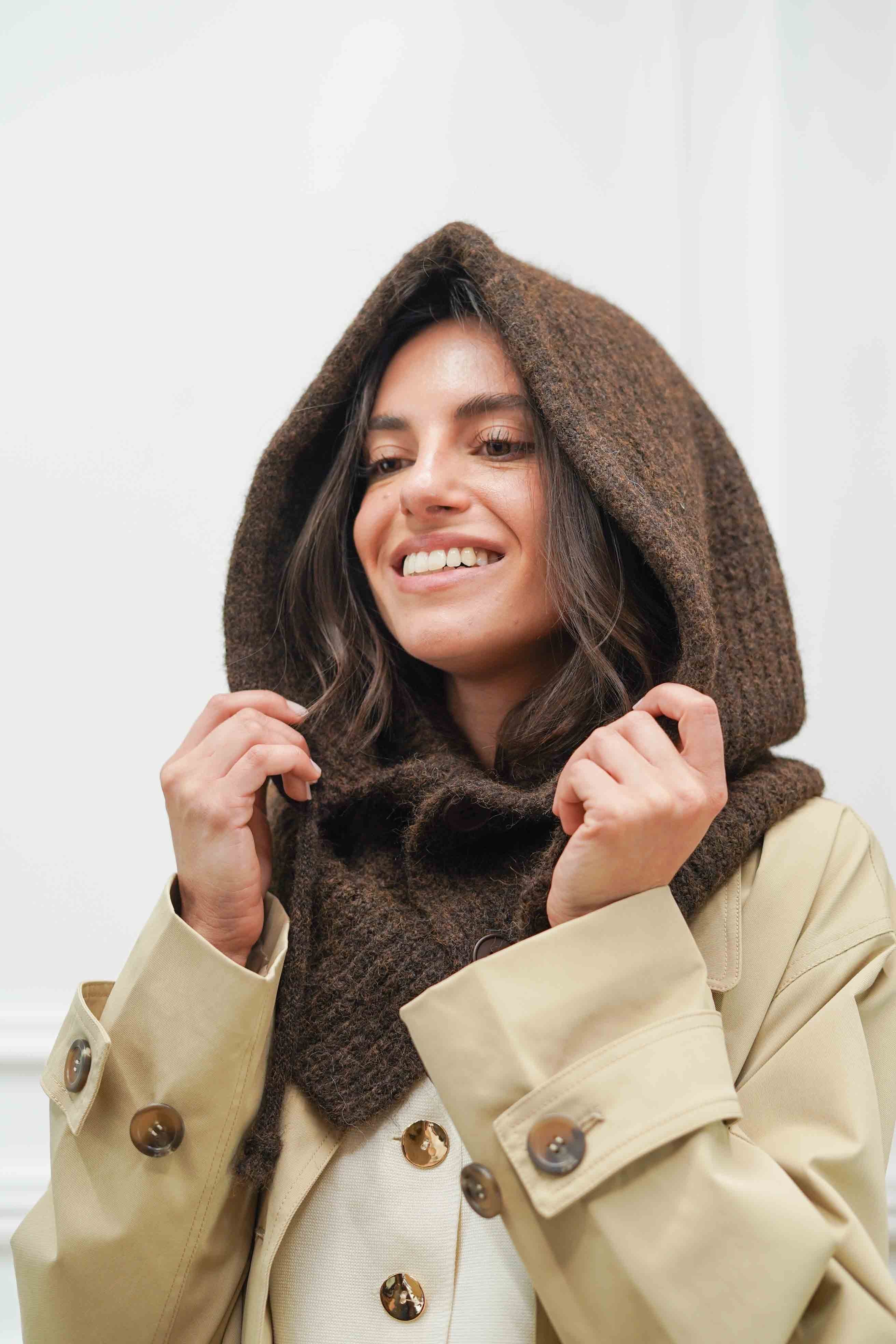 Col cagoule LORIE en maille avec bouton - Chocolat