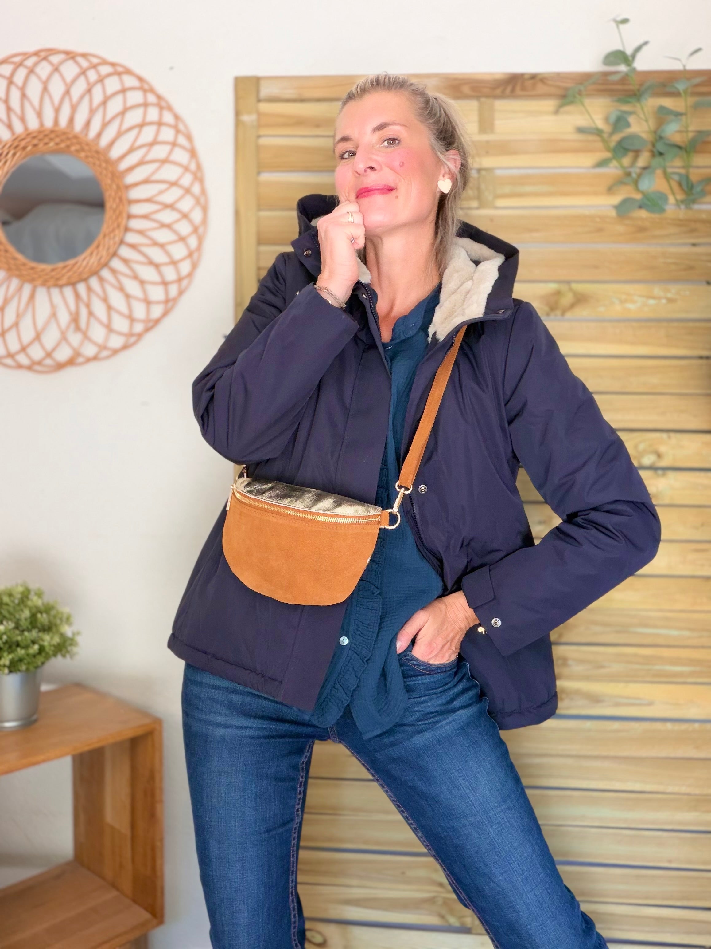 Sac banane M bi-matière en cuir irisé et velours 24cm - POLLY- Camel/Doré