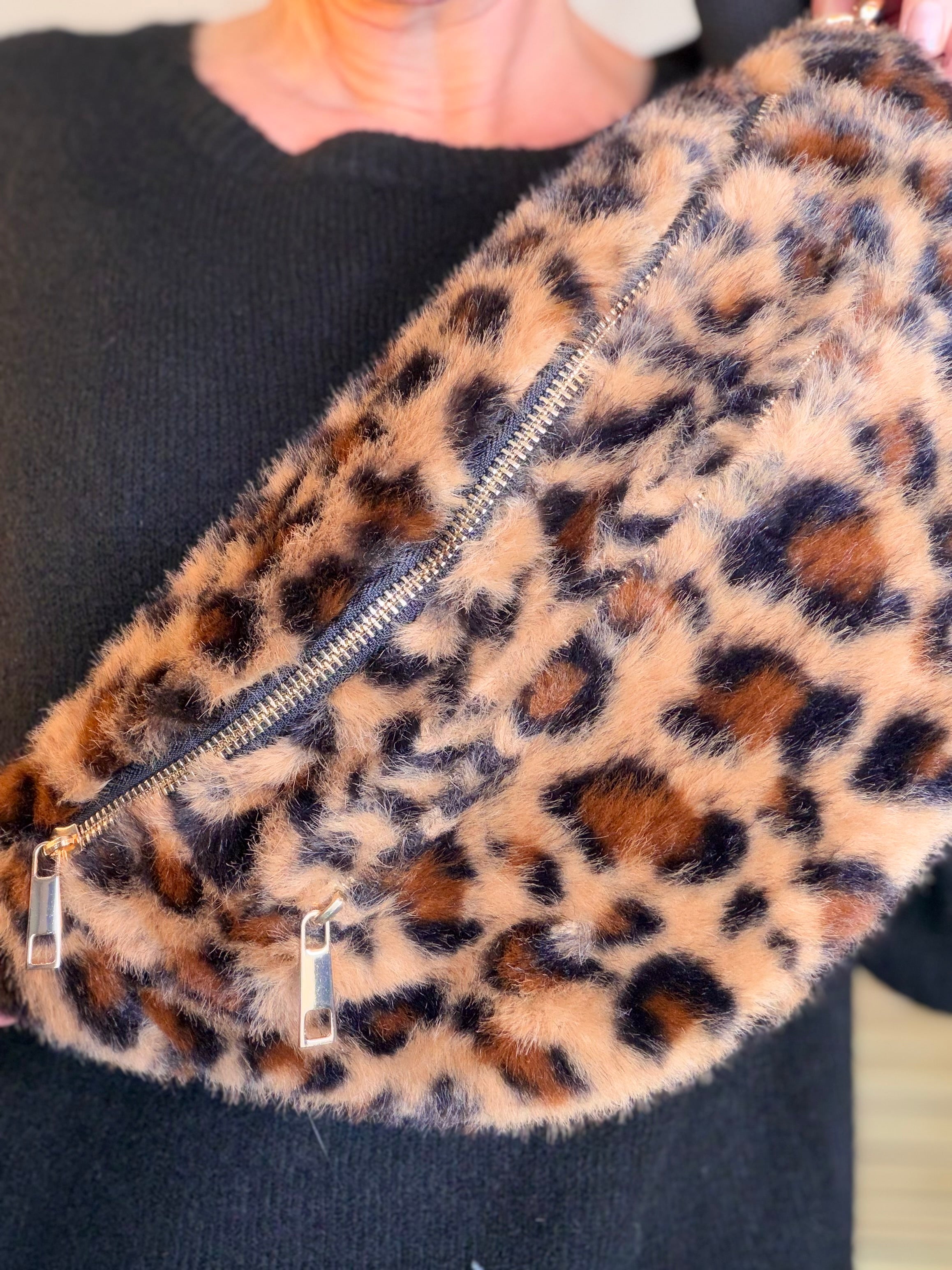 Sac banane L avec poche zippée avant, fourrure Léo Camel - STACEY 🐆