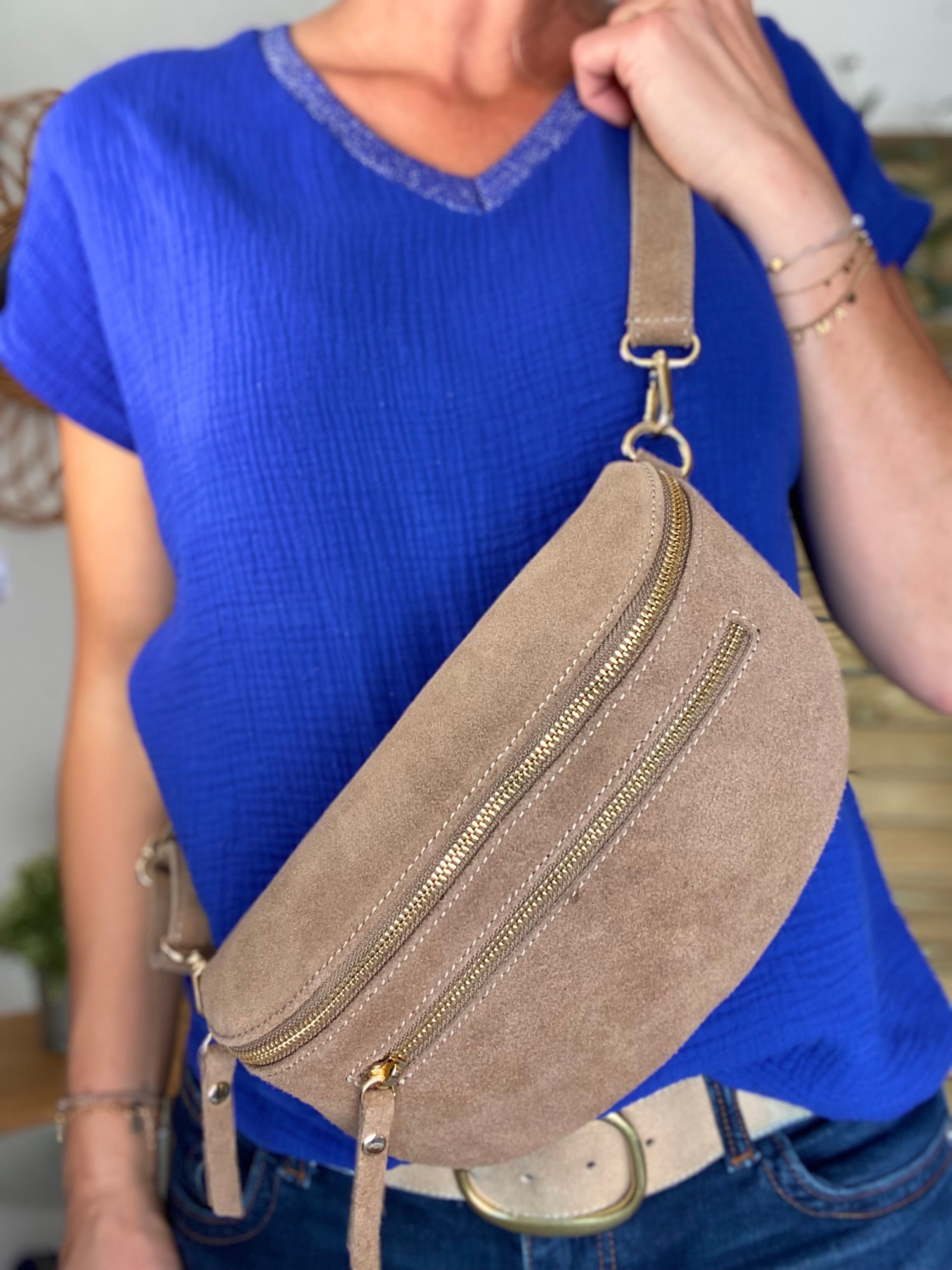 Sac banane en croûte de cuir + poche avant ALISON - Taupe