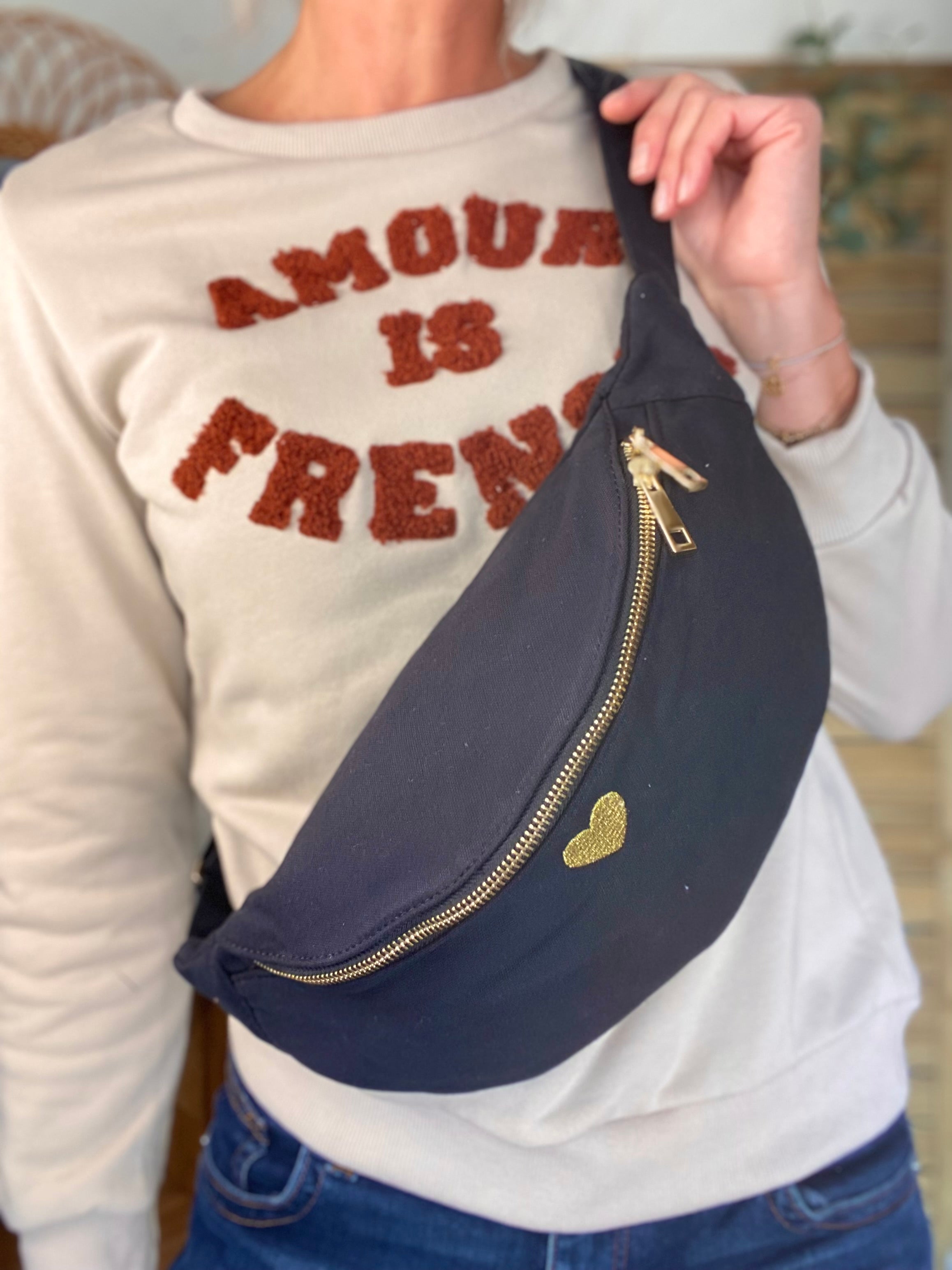 Sac banane en coton Coeur brodé 💛 CASSIDY - Noir