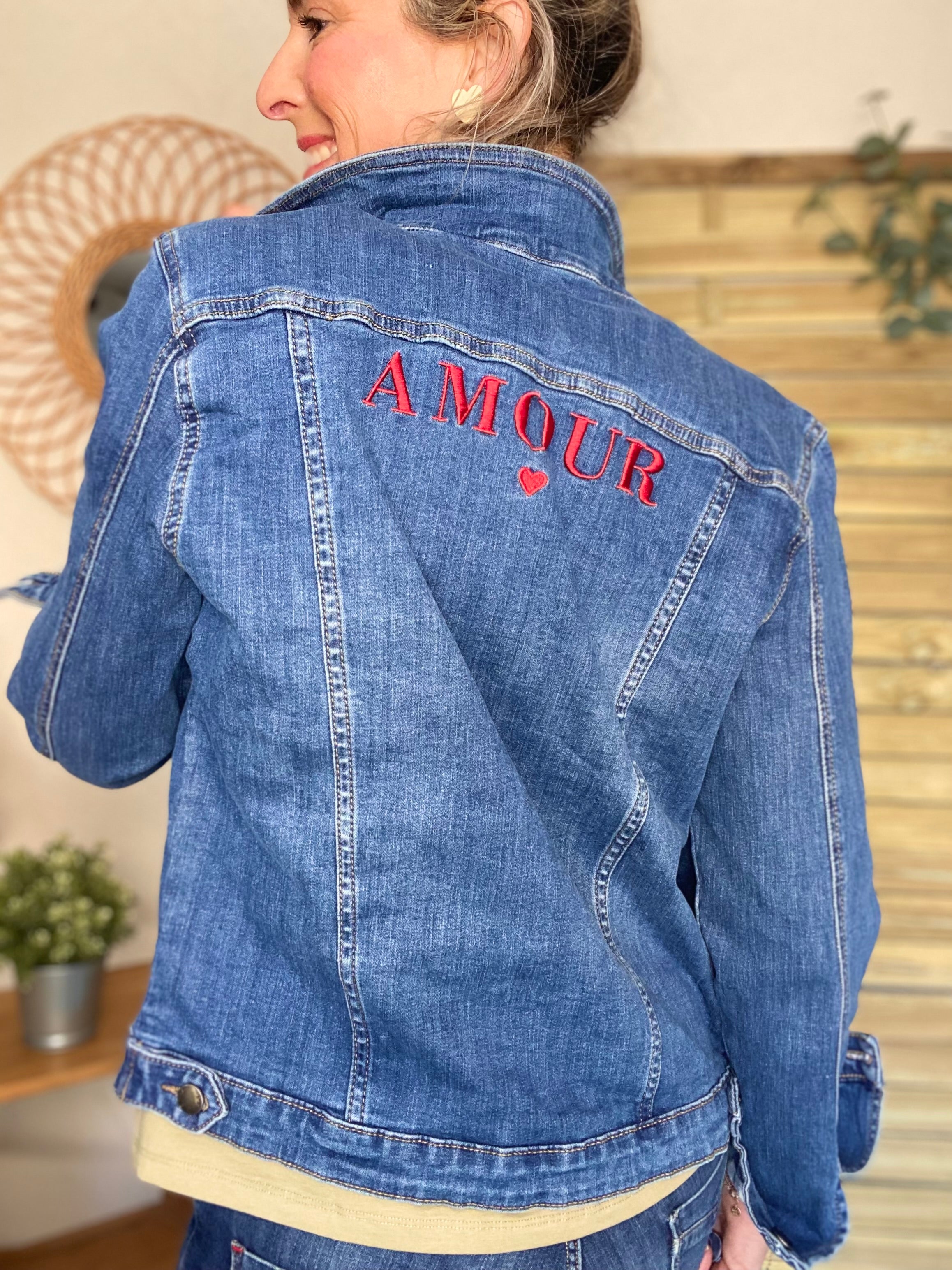 Veste en jean broderie AMOUR - APOLLINE